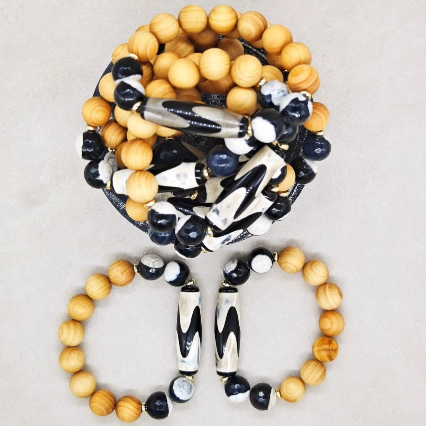 *New
Ethereal vibes only. The contrast in this fire agate is unreal. 🤍🖤✨
.
.
.
#fireagate #agate #minerals #monochrome #blackandwhite