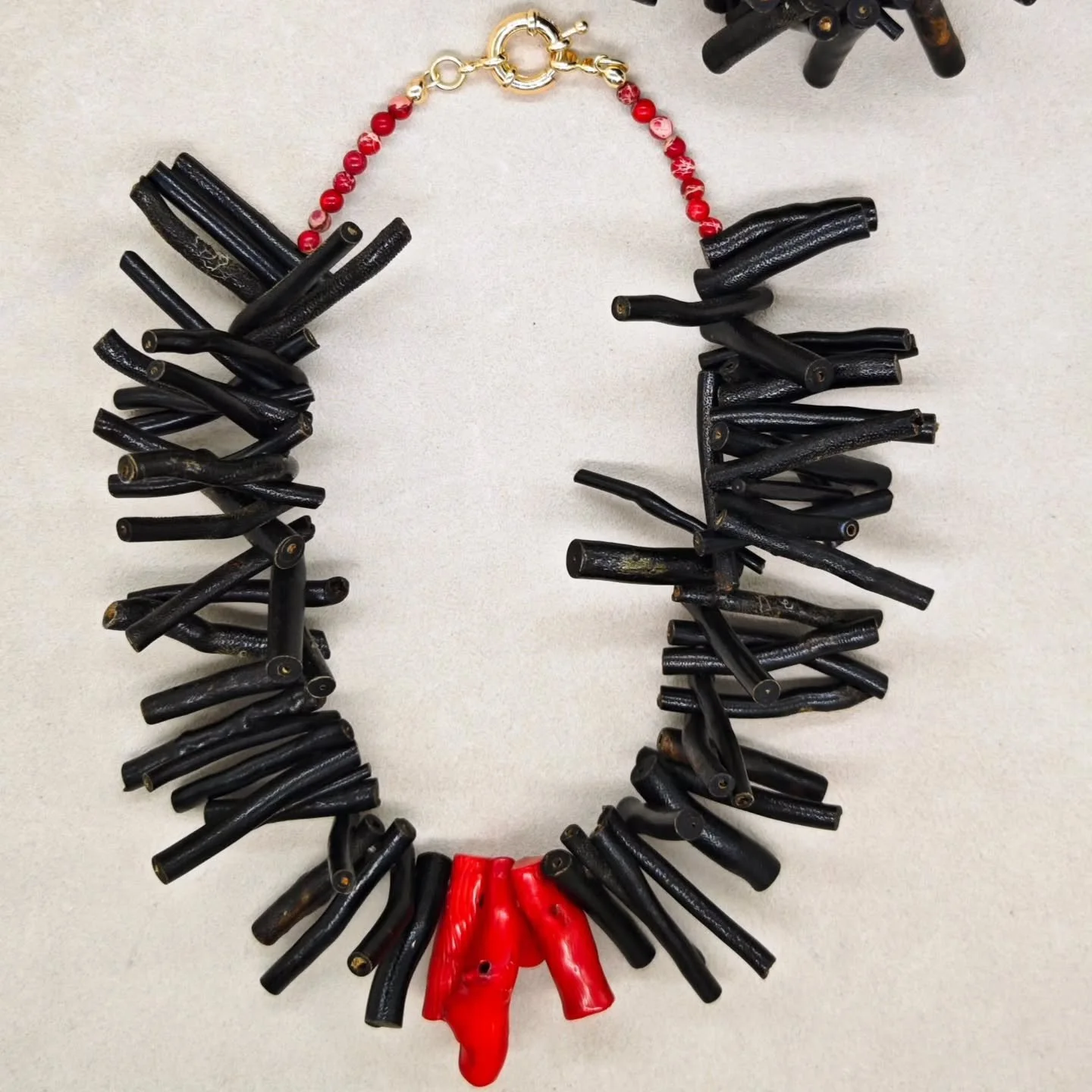 New*
Texture-materiality-nature-aesthetic-corals all the way🐚
.
.
.
#bohostyle #coralsea #necklace #color