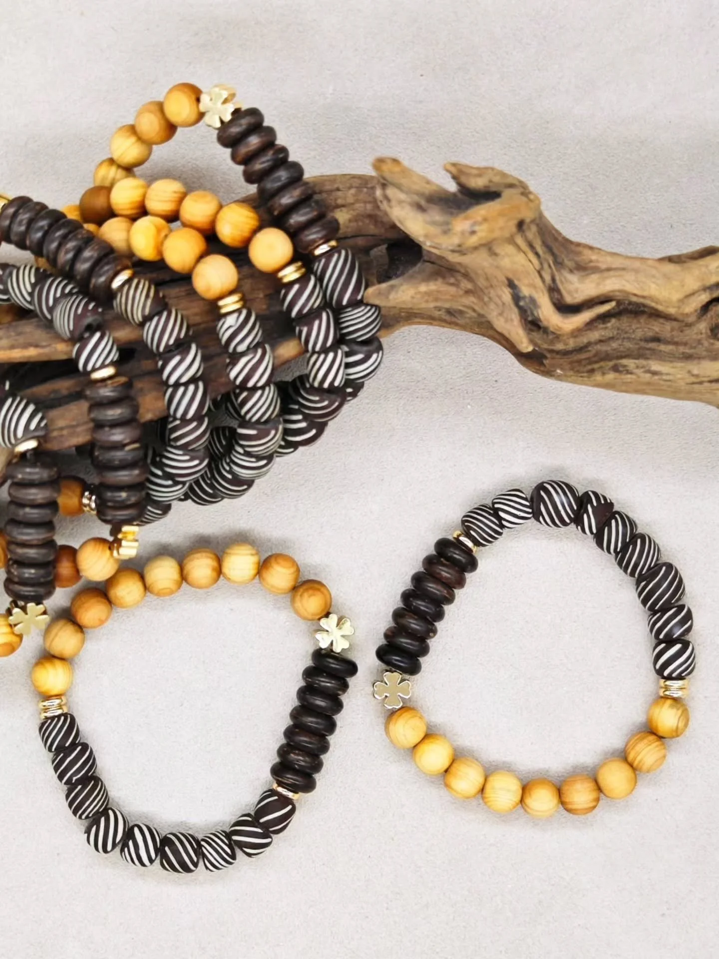 NEW*
Cocunu and recycled glass
.
.
.
#BohoChic #natural #BraceletVibes