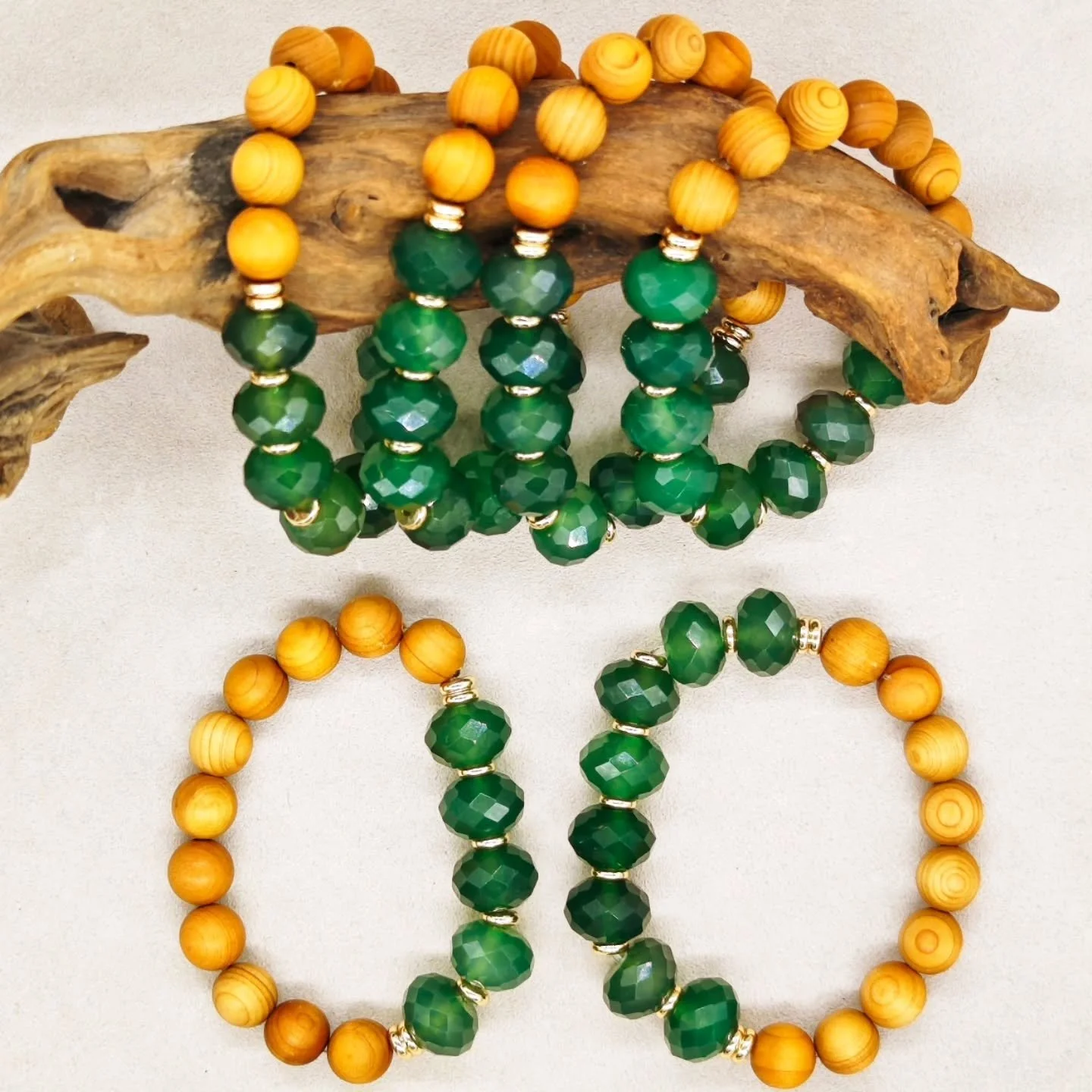 New*
Emerald green Chalcedony, Earth-toned &amp; crystal-zoned
.
.
.
#bohochic #emeraldchalcedony #greenbracelet #crystaljewelry #bohostyle naturevibes