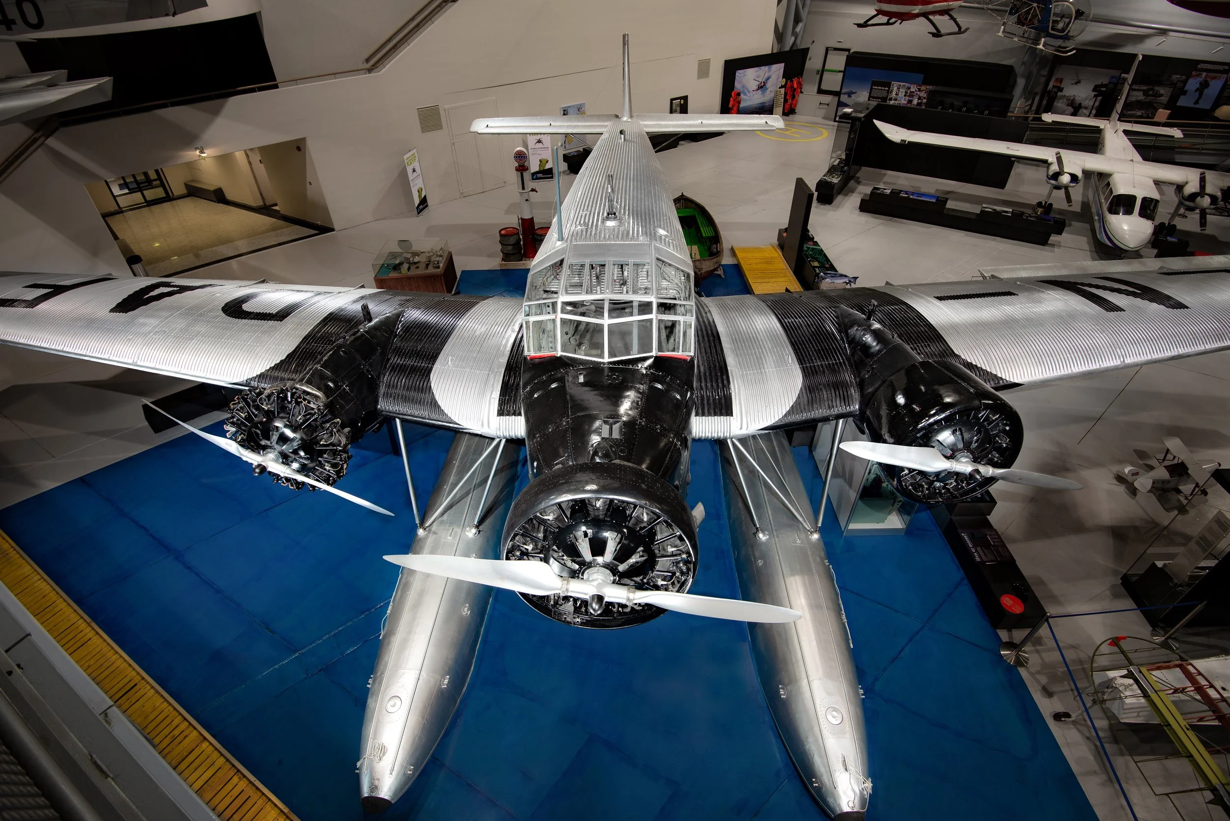 Dette flyet, som populært ble kalt ‘Tante Ju’, er vel så kjent for sin bruk i det sivile som til miltære formål. Najaden var blant de første flyene som ble brukt til passasjerfly i Norge, og reiste fra sjøflyhavn til sjøflyhavn i Norge. Junkers var v