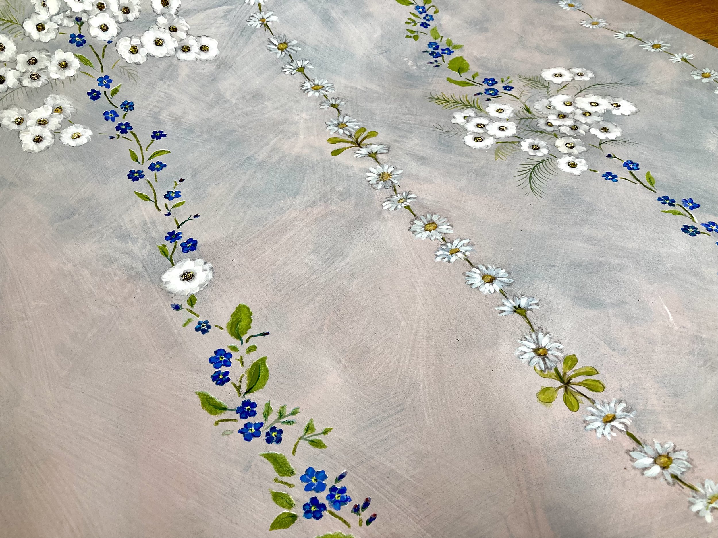 Repeating wallpaper design