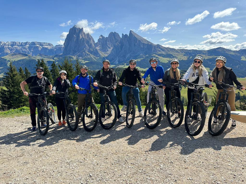 The Oakstone team on bikes in Italy