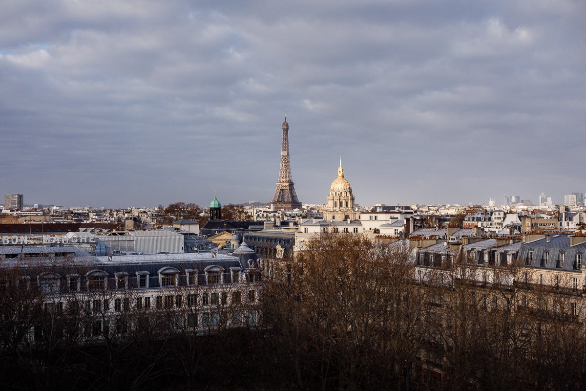 Vue sur la Tour Eiffel depuis une chambre de l'Hôtel Lutétia Paris Rive Gauche