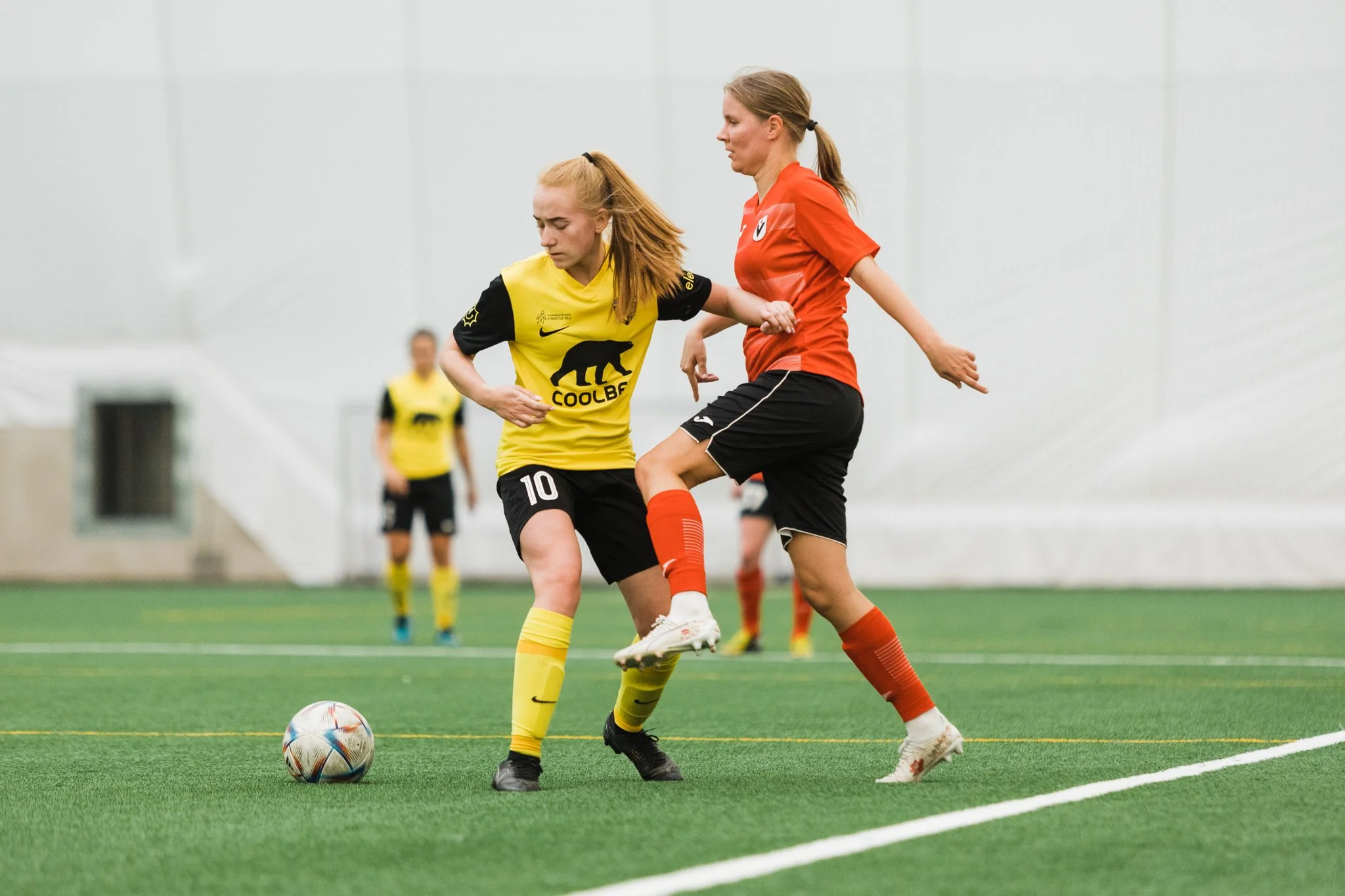 Esindus tõusis tabeliliidriks, naiskonnale esimene punkt