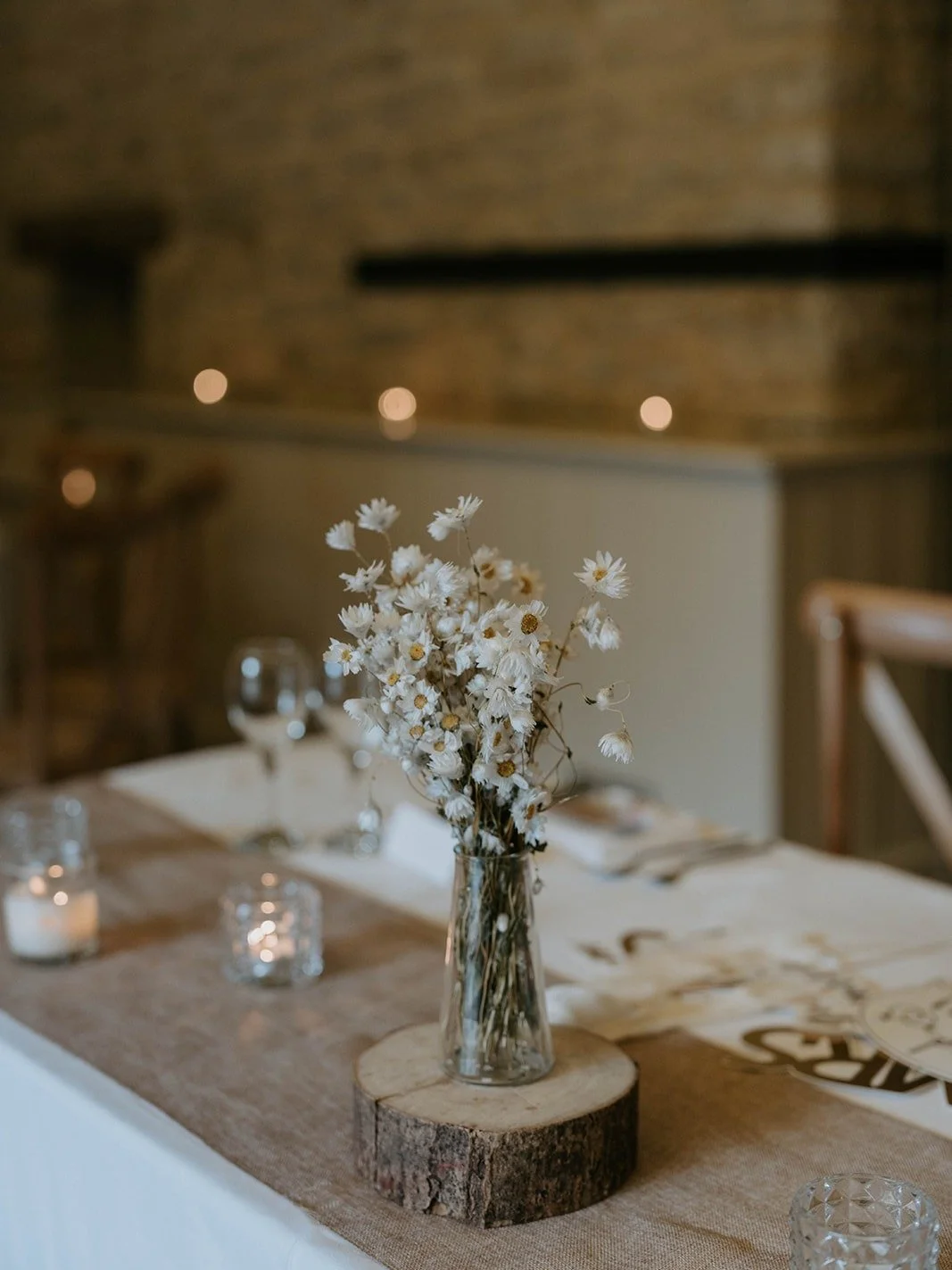 Soft whites, natural textures, and a palette that just works in these barns 🌾🤍

Keeping your styling light can sometimes be the best way to go. It lets the space breathe, and everything feels a little more relaxed, a little more you.

Nothing overd