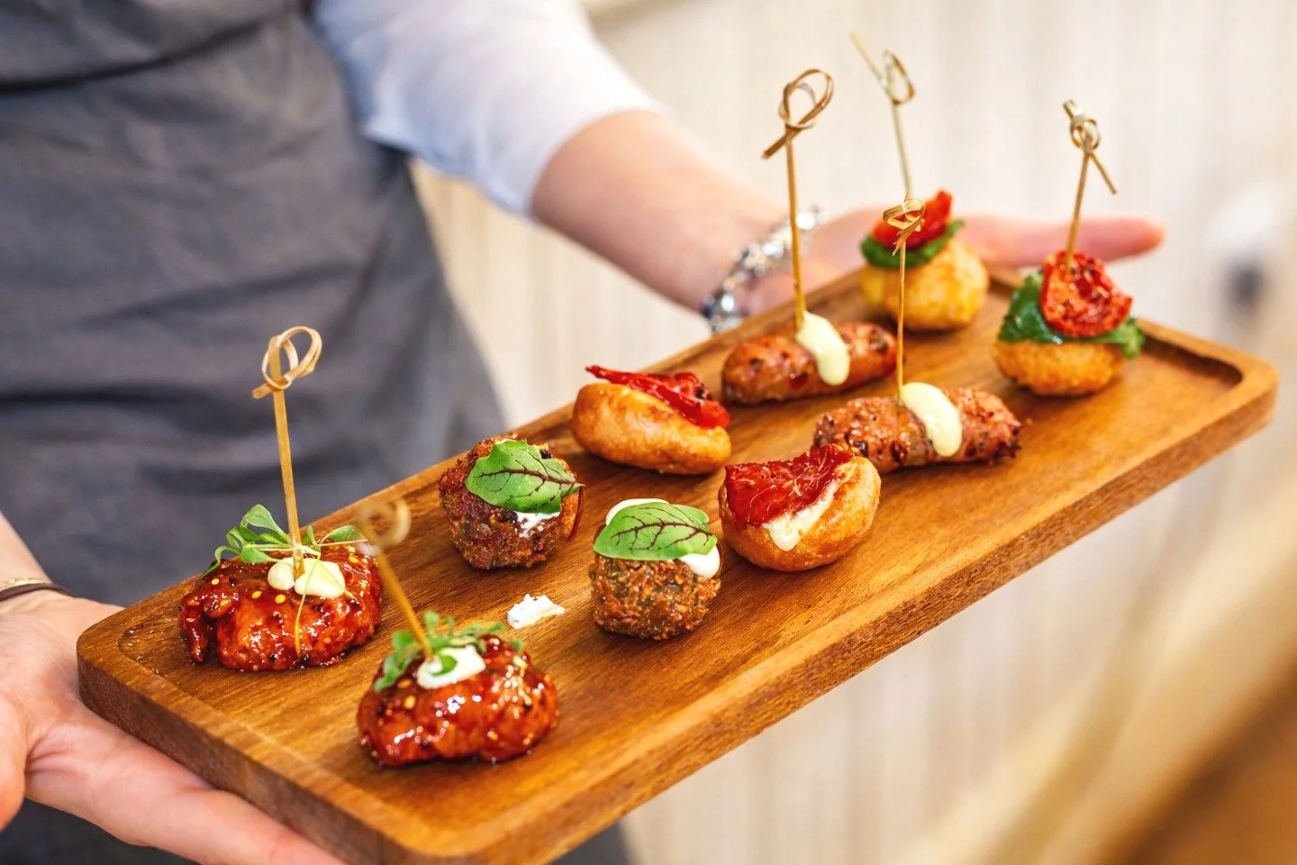 The drinks are flowing, your guests are gathering&hellip; and the canap&eacute;s start making their rounds ✨

Canap&eacute;s by Strawberry Field Catering are where it all begins! Beautifully presented, full of flavour, and designed to set the tone fo
