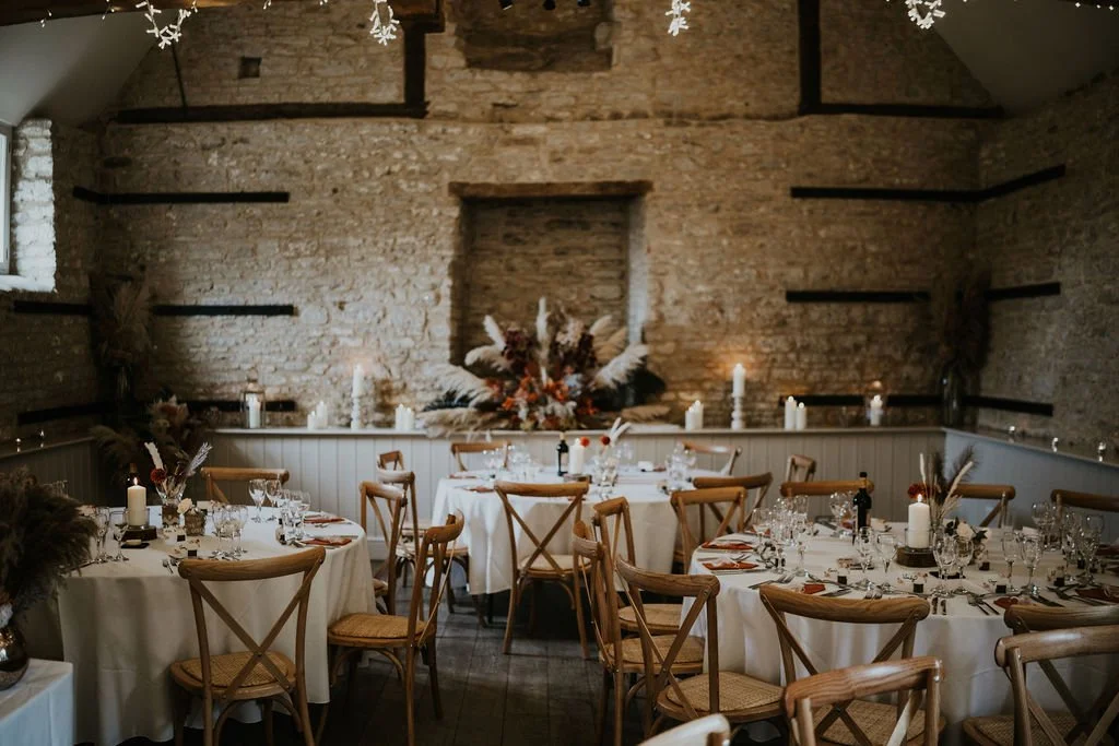 Round tables or long tables - which would you choose? 🕯️🍂

The Upper Barn works beautifully for both.

Long tables create a more shared, connected feel, while rounds bring a classic, balanced layout.

It&rsquo;s one of those choices that subtly sha