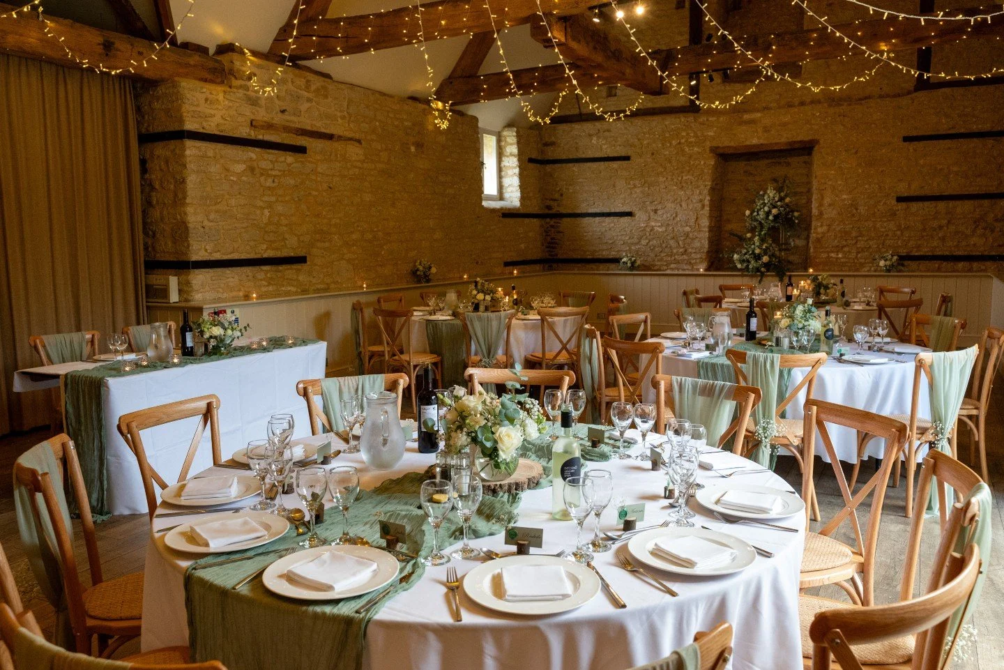 Soft green styling against old Cotswold stone will always have our heart 🤍🕯️

Floaty chiffon runners, delicate white florals, candlelight, natural wood textures&hellip; all layered through the Upper Barn in a way that felt relaxed, elegant, and bea