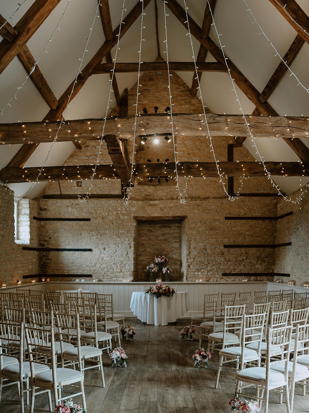 Booked Saturdays? 

Honestly&hellip; there&rsquo;s something fabulous about a midweek wedding at Wick Farm ✨🗓️ 

Guests book time off properly. People settle in earlier. Drinks on the terrace stretch longer, and the whole day feels relaxed from the 