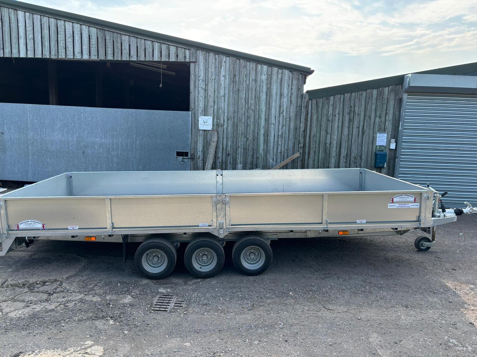 16ft Flatbed Trailer Tri-Axle