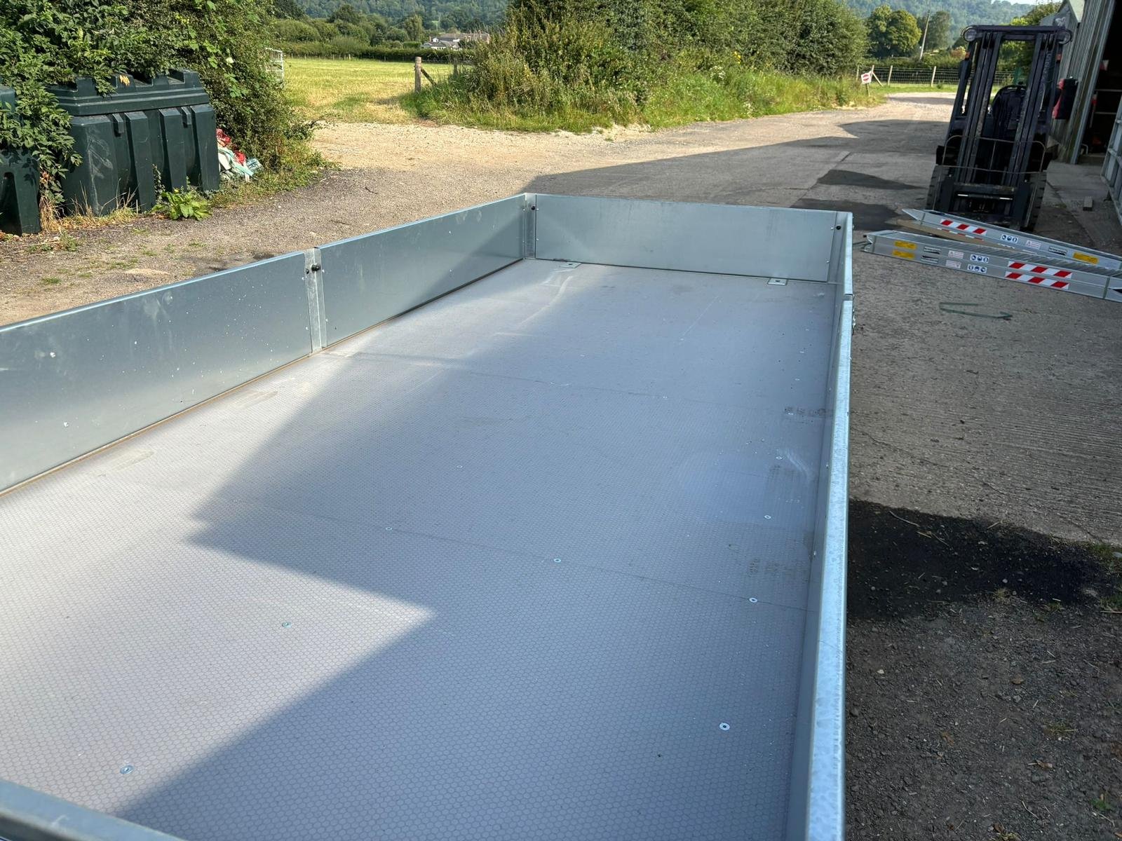 16ft Flatbed Trailer Tri-Axle