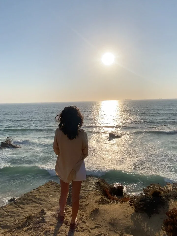 A contempla&ccedil;&atilde;o &eacute; uma das bonitas consequ&ecirc;ncias do desenvolvimento da rela&ccedil;&atilde;o com o nosso corpo. 

O corpo que &eacute; ouvido, sentido e visto &eacute; um corpo mais calmo e seguro. Nessa calma e seguran&ccedi