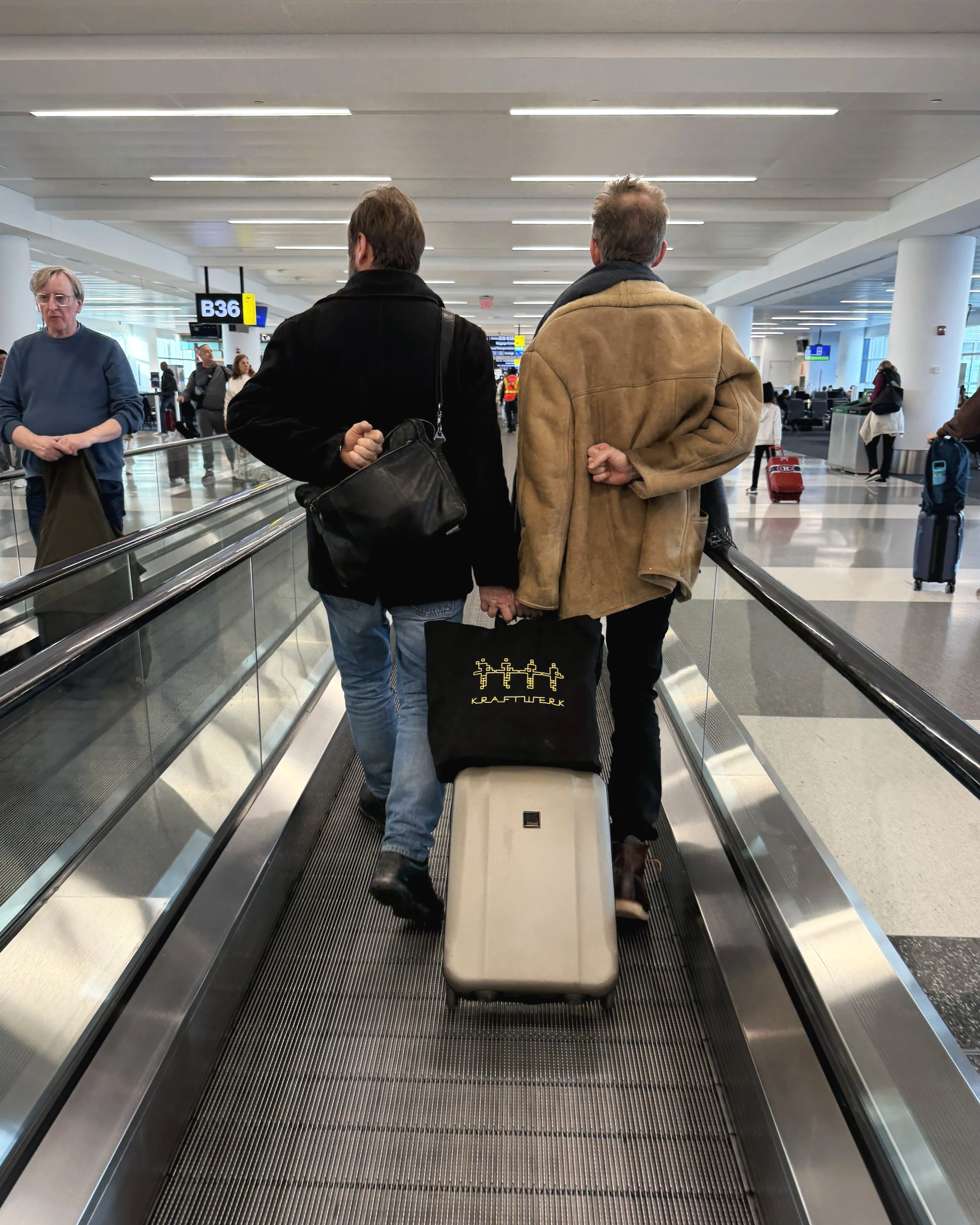 2/2 Marthe Amanda Vannebo er jo fotograf. I det stille knipsa ho stadig Sundstøl og Bjella på tur.