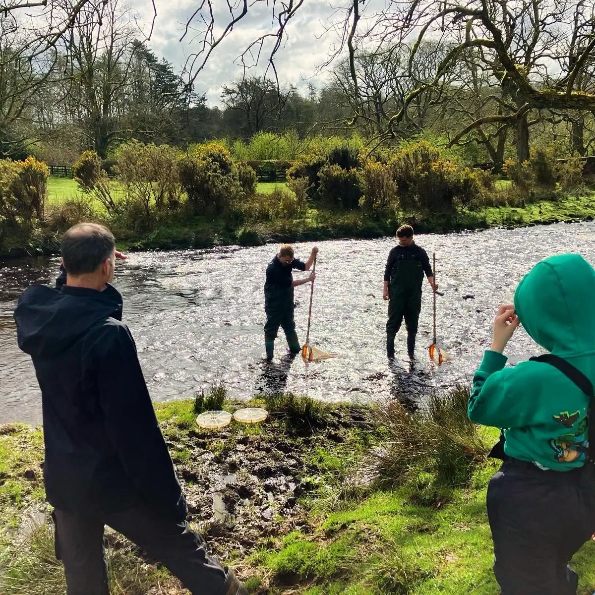 Our first April Countryside Classroom day on the Abbeystead Estate was blessed with sunshine. There were smiles all round!

Thanks to @wyreriverstrust for their fabulous water invertebrate activity.
@bascnews North for a great predator &amp; prey ses