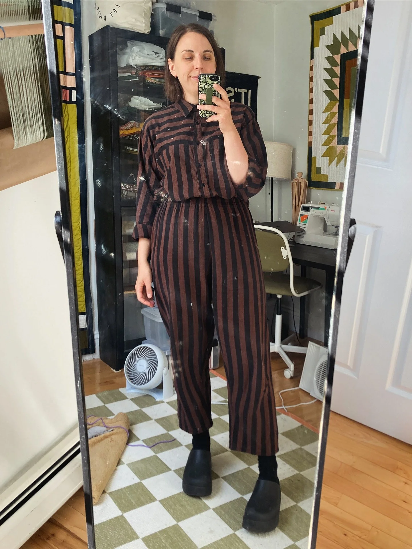 Note to self: wear this faux jumpsuit look again and again because it is SO GOOD.

Even though I made both of these separates (@paper_theory #olyashirt &amp; @annaallenclothing #pomonapants) in Kaffe Fasset striped shot cotton a number of years ago, 