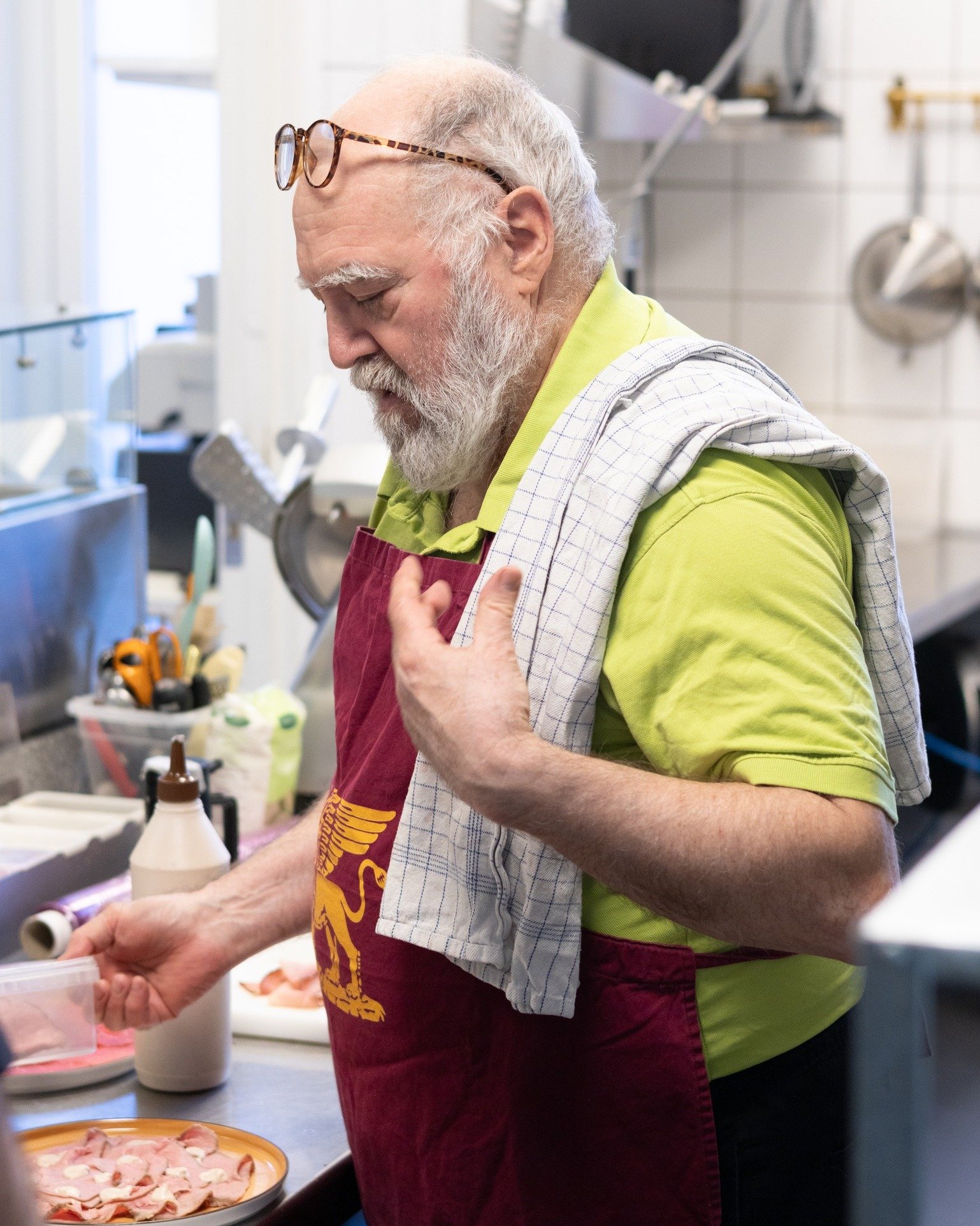 Mao og Stellio arbejder h&aring;rdt for at s&oslash;rge for at i f&aring;r den l&aelig;kreste mad 🤤