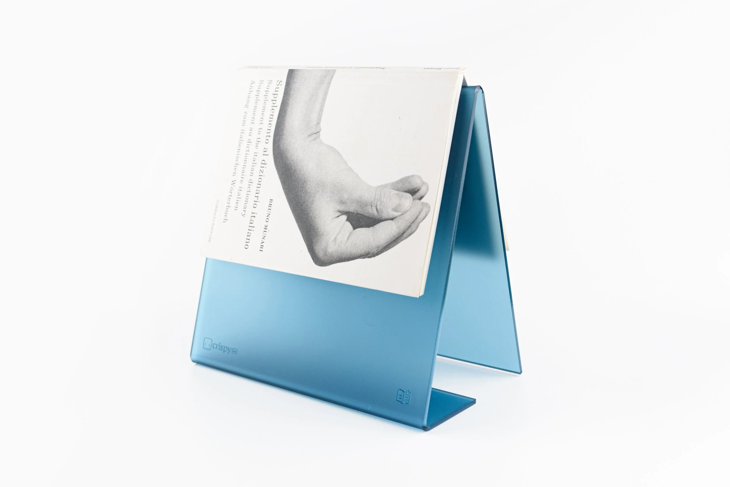 Poggia-libri - TECN still life con libro - 005.jpg