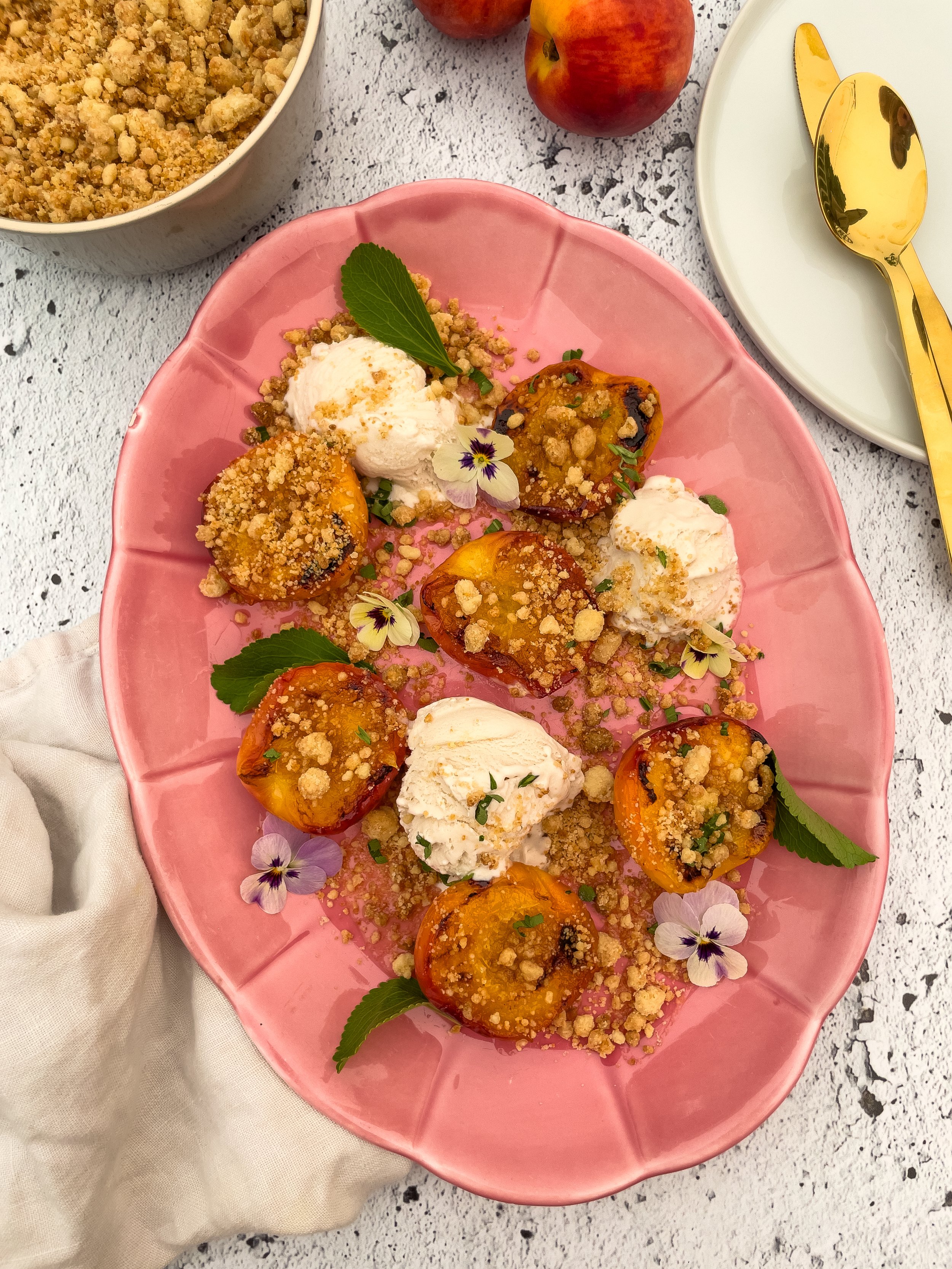 peches-grillee-crumble-amande