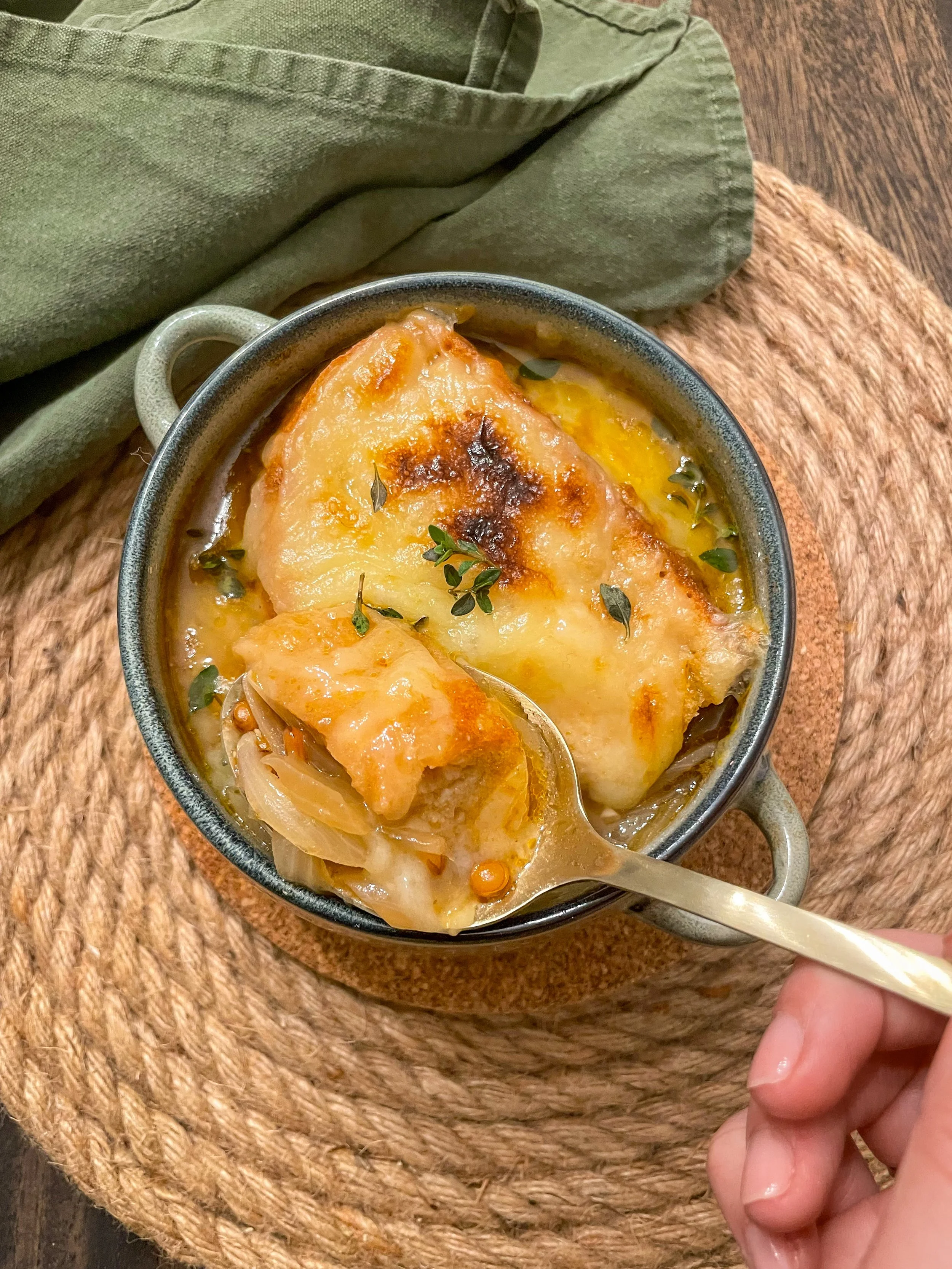 Soupe à l’oignon et aux lentilles à la bière et miso