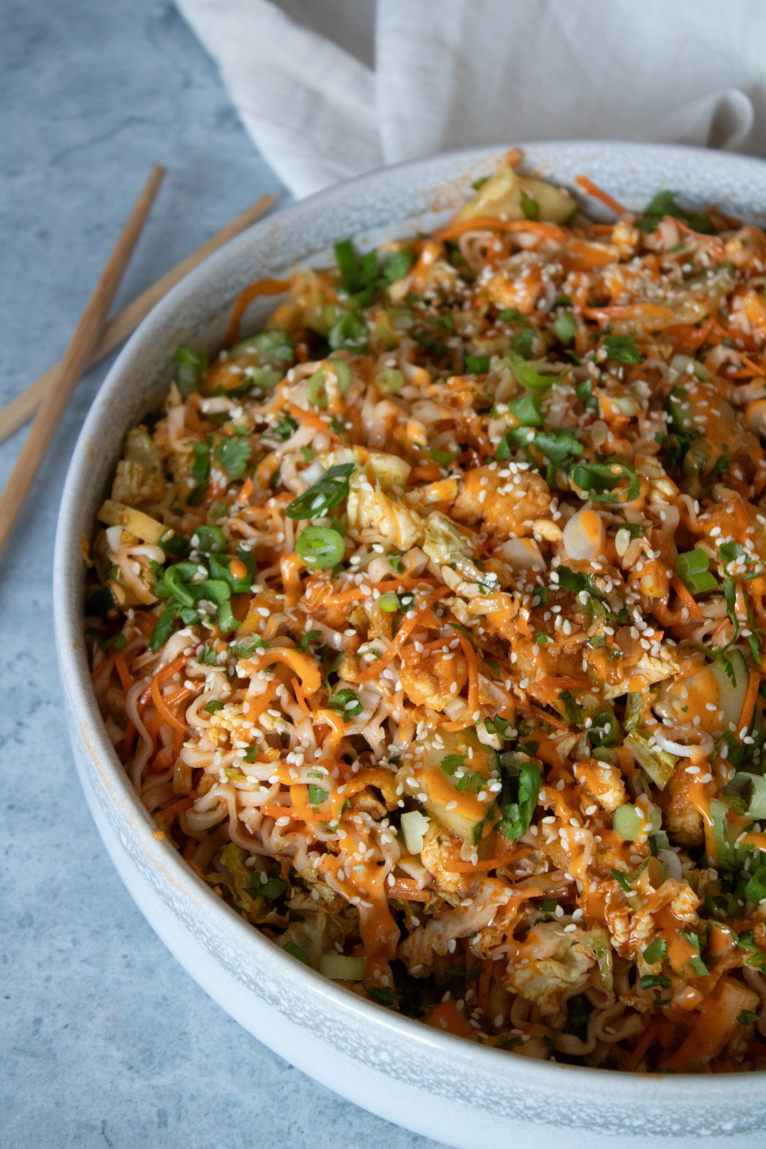 Salade de nouille style kimchi et tofu croustillant