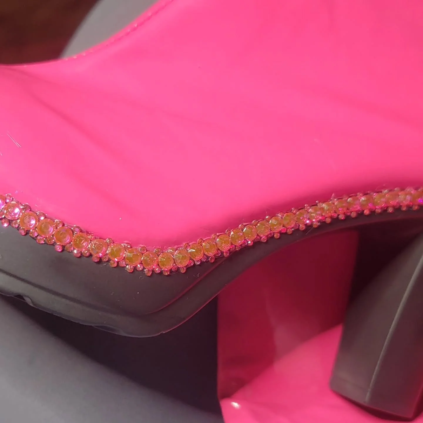 You thought I'd stop at beading WRONG! Gimme them rhinestones, babee!

Deatils are hard, but details are fun 😈

Hi, yes, im a monster 😘

#cosplay #cosplayersofinstagram #disabledcosplayer #rhinestones #cosplayshoes