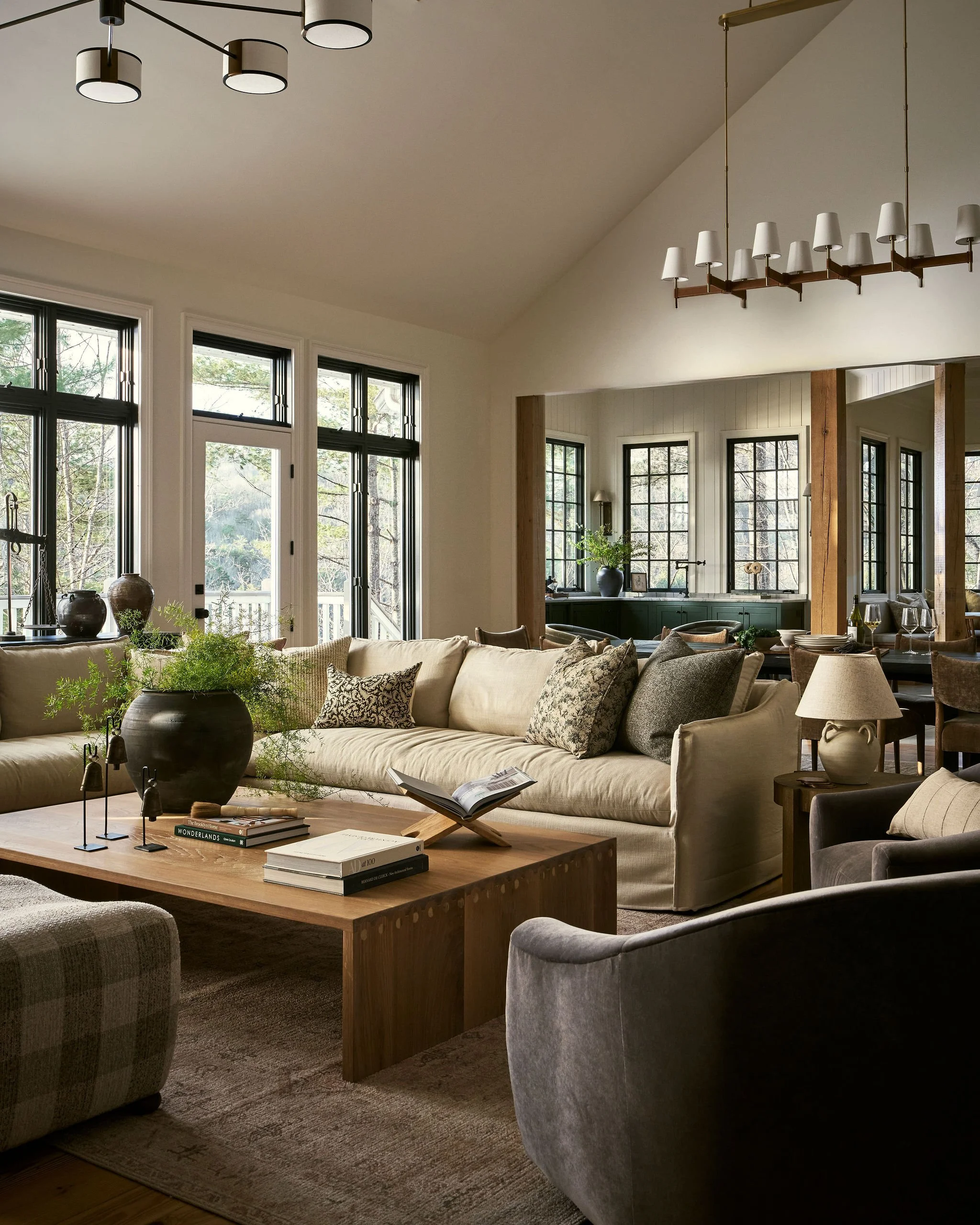 HDC_LakeBurton-Russell_FamilyRoom_02.jpg