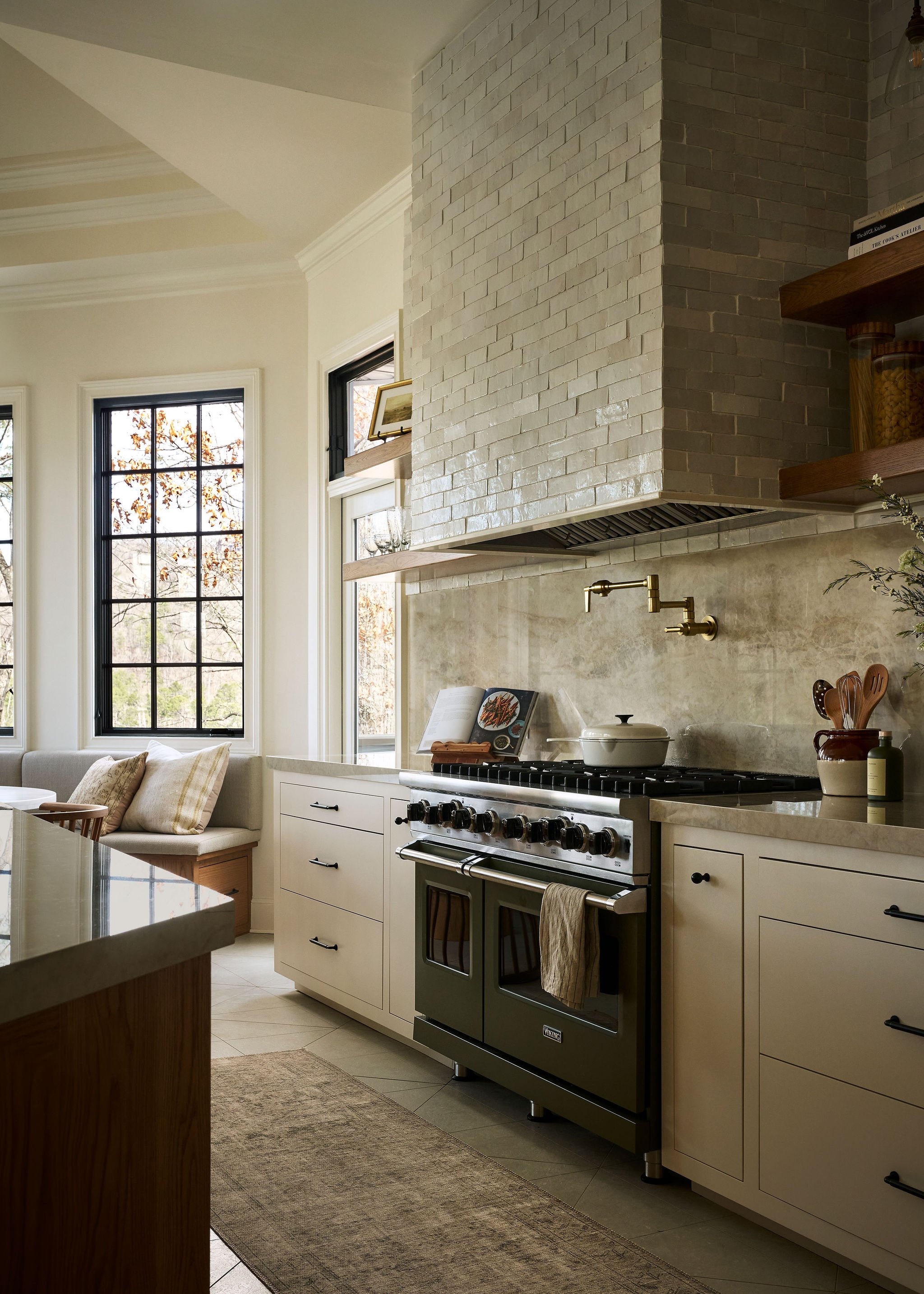HDC_LakeBurton-Russell_Kitchen_01.jpg