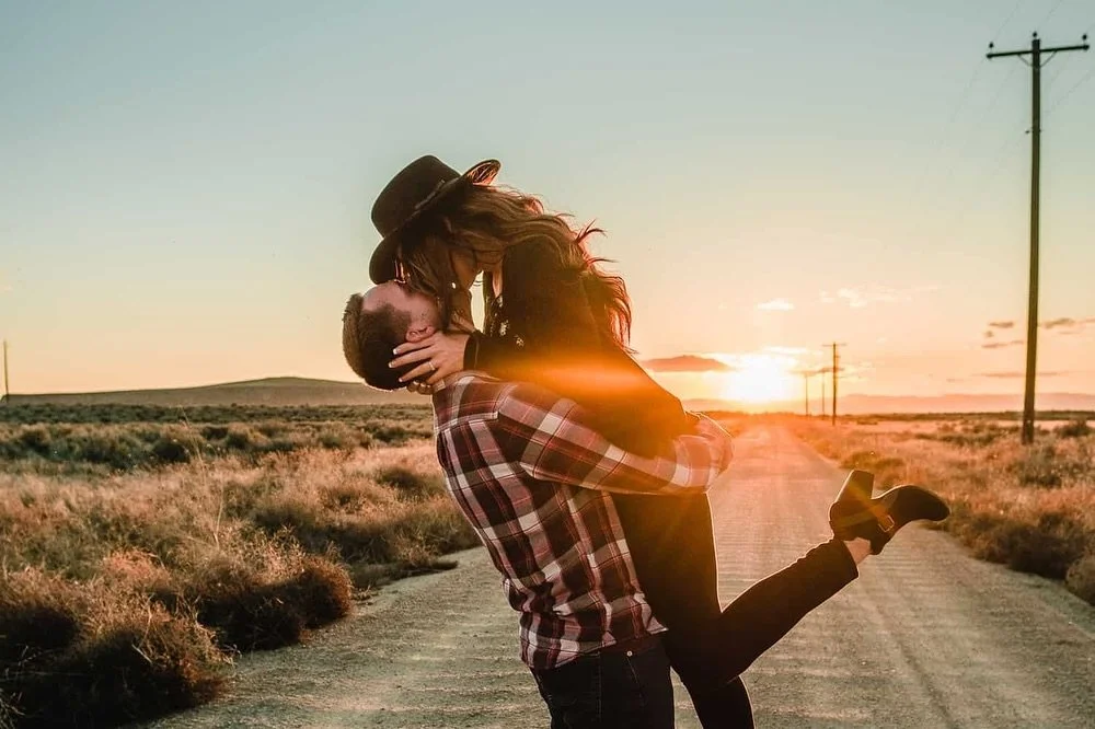 It&rsquo;s dry and dusty season. Let&rsquo;s go kick up some dirt! Shoot me a message for booking info!
#boise #photoshoot #engagement