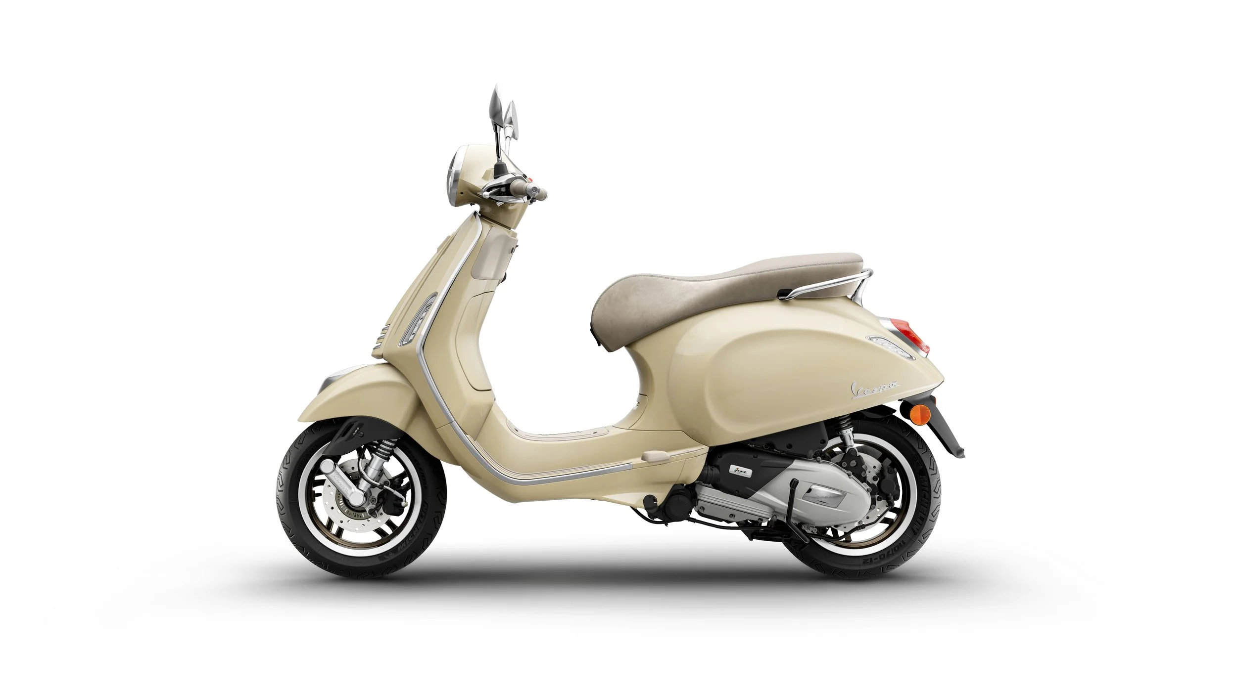 Vespa_Primavera_S_150_Giallo_Side_Sx.jpg