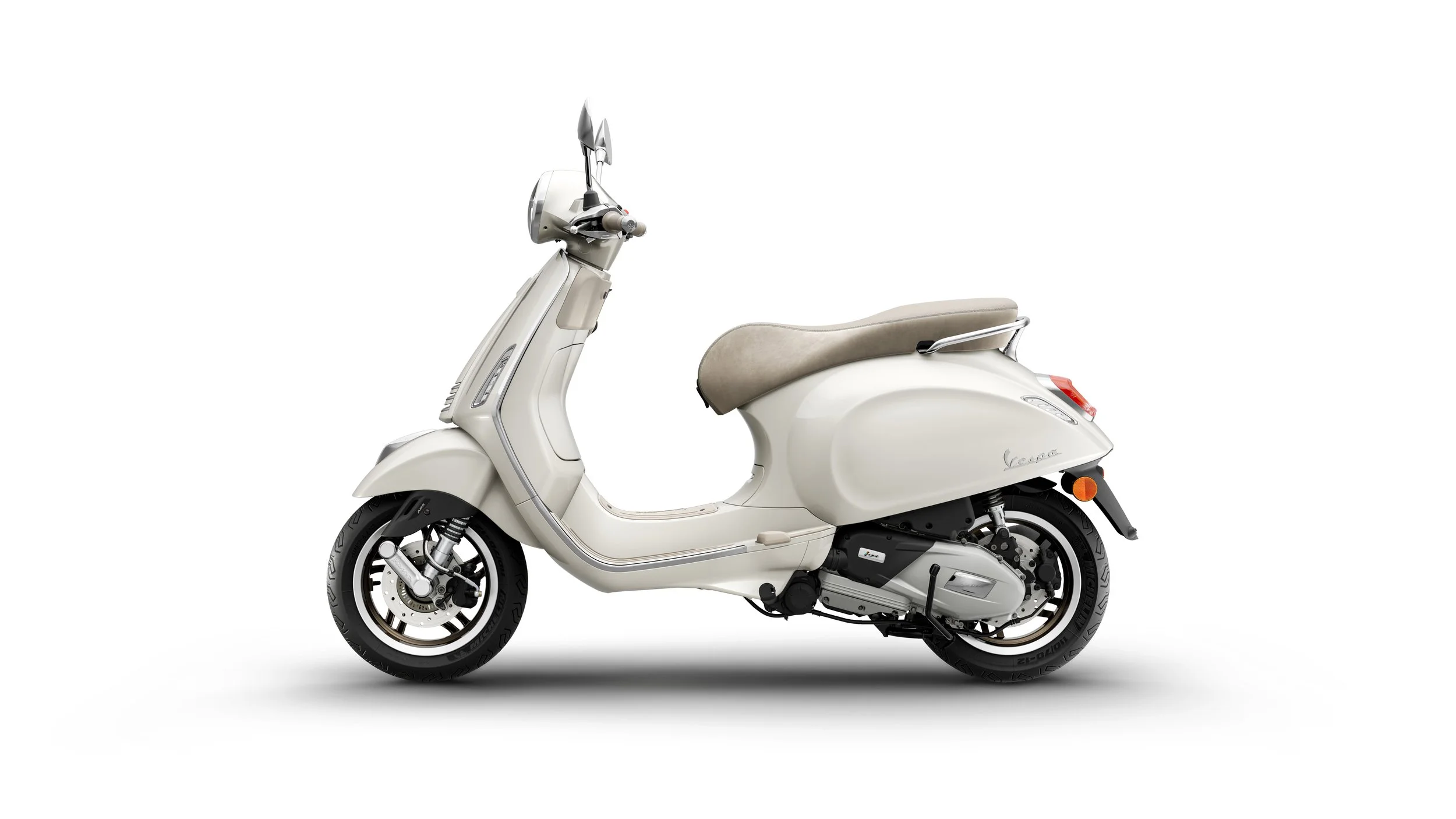 Vespa_Primavera_S_150_Bianco_Side_Sx.jpg