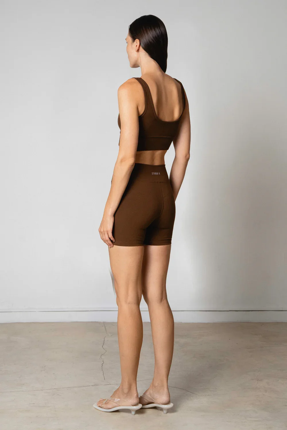 AxisSportsBra_PoiseTiramisu3.webp