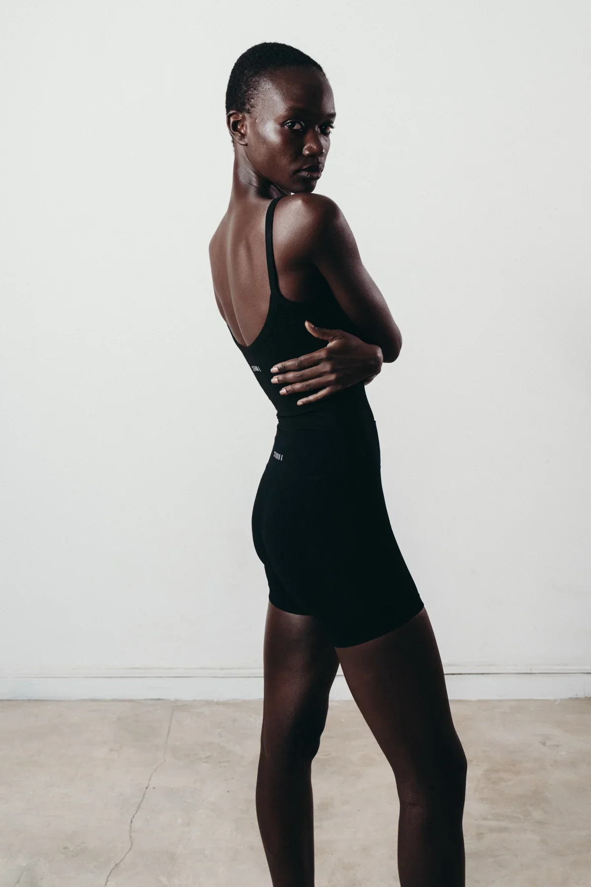 Move_Cami_Poise_Shorts_Black_6.webp