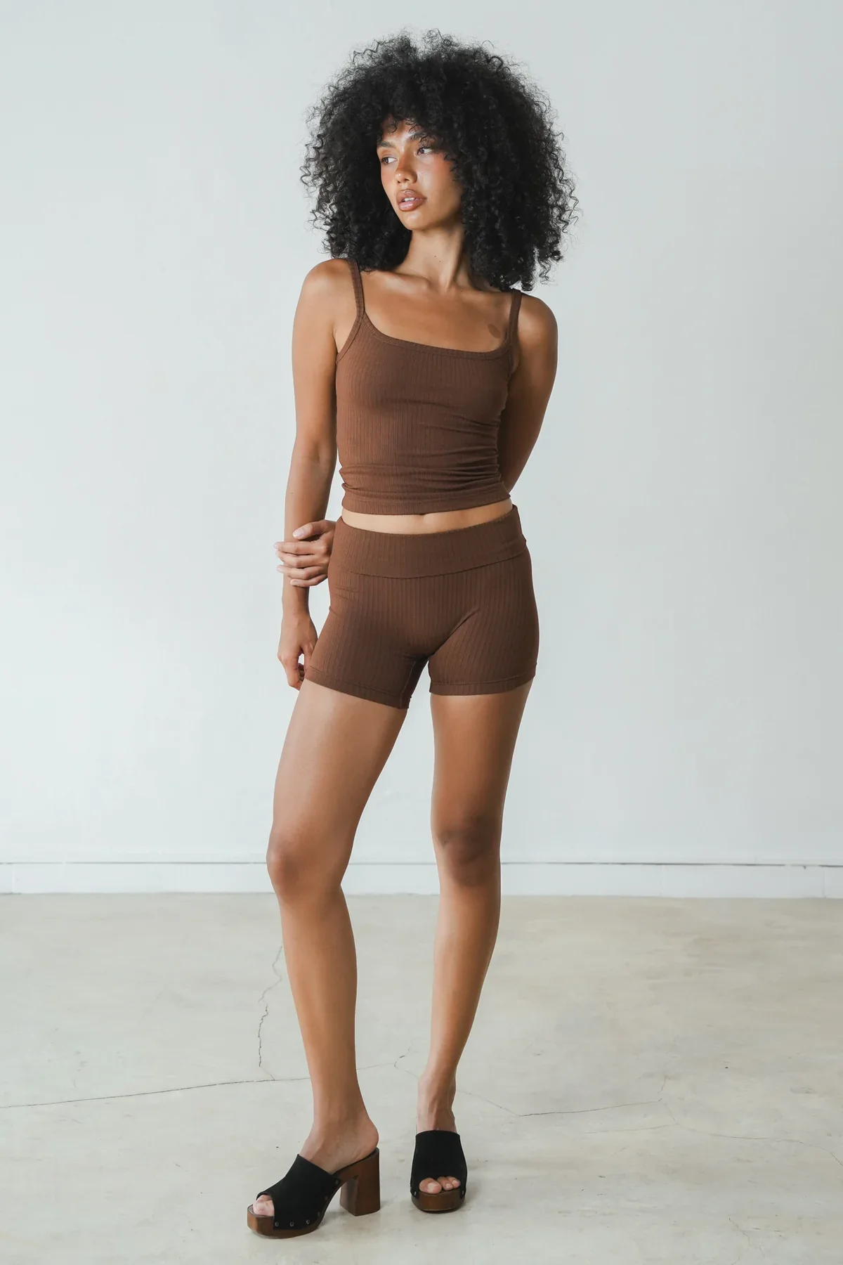 Rib_Chocolate_Singlet_2.0_Shorts.webp