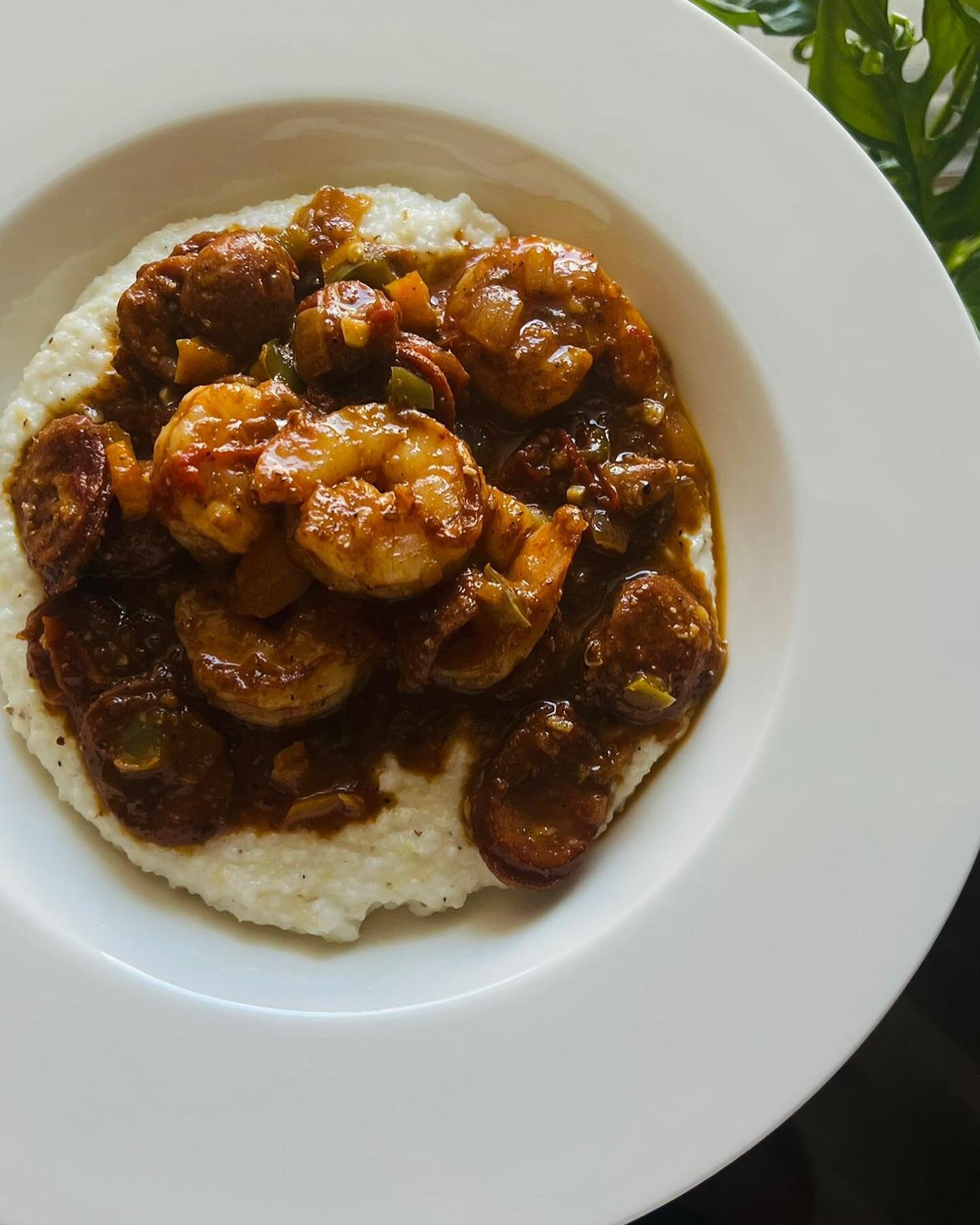 shrimp.
heirloom grits.
andouille gravy.
love.
#thafoodist 🤌🏽