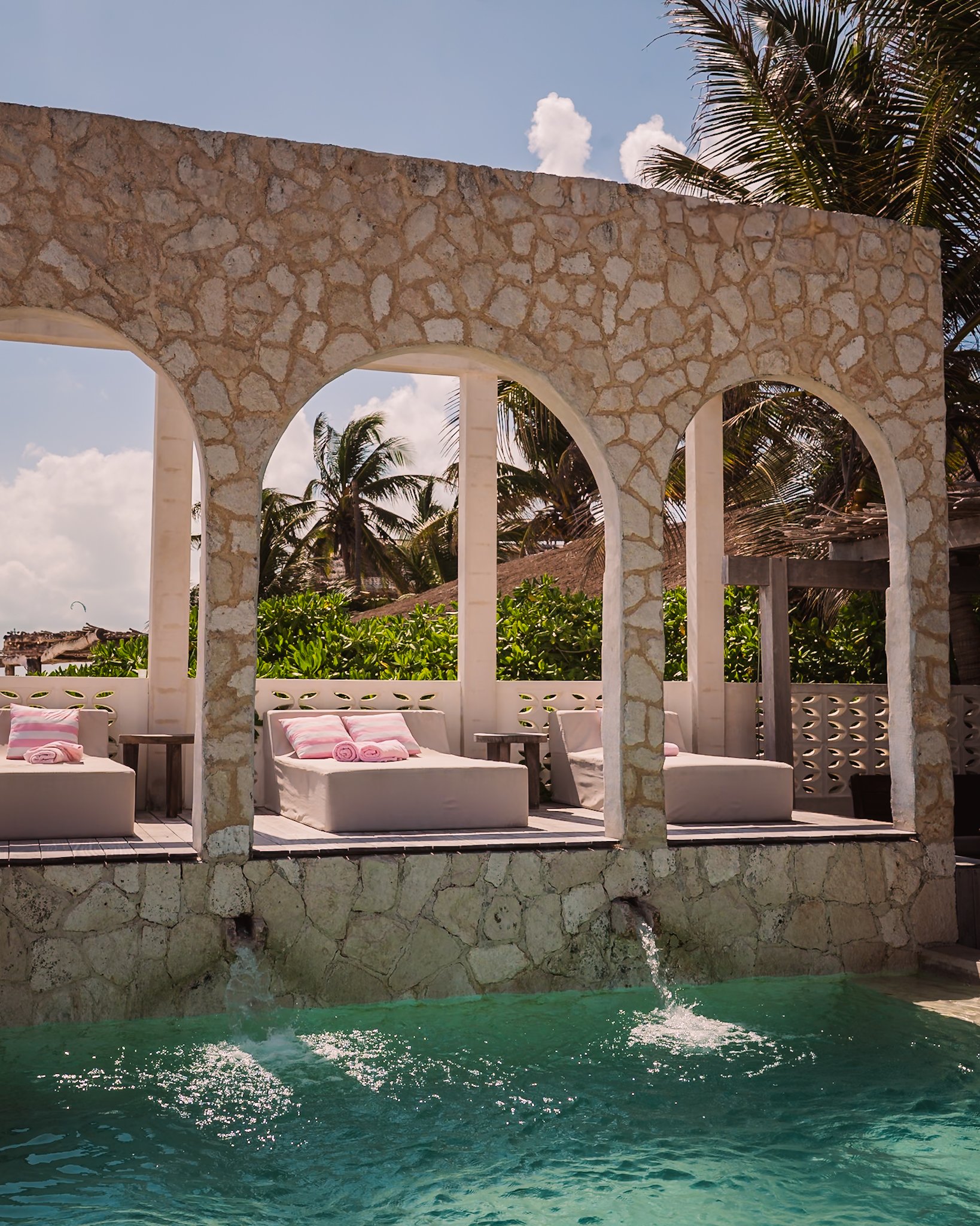 chica-pool-beds.jpg