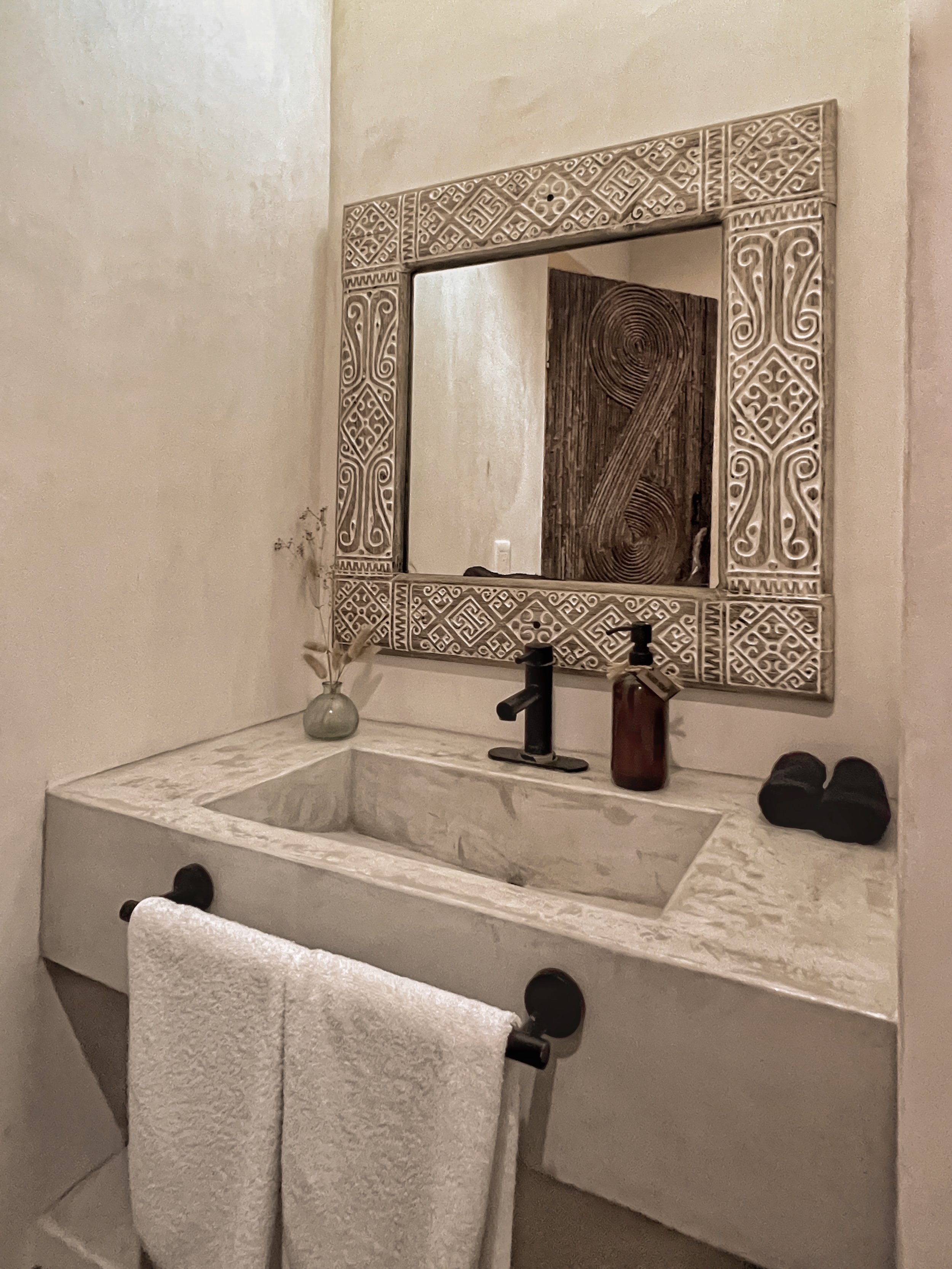 powder room-sink.jpeg