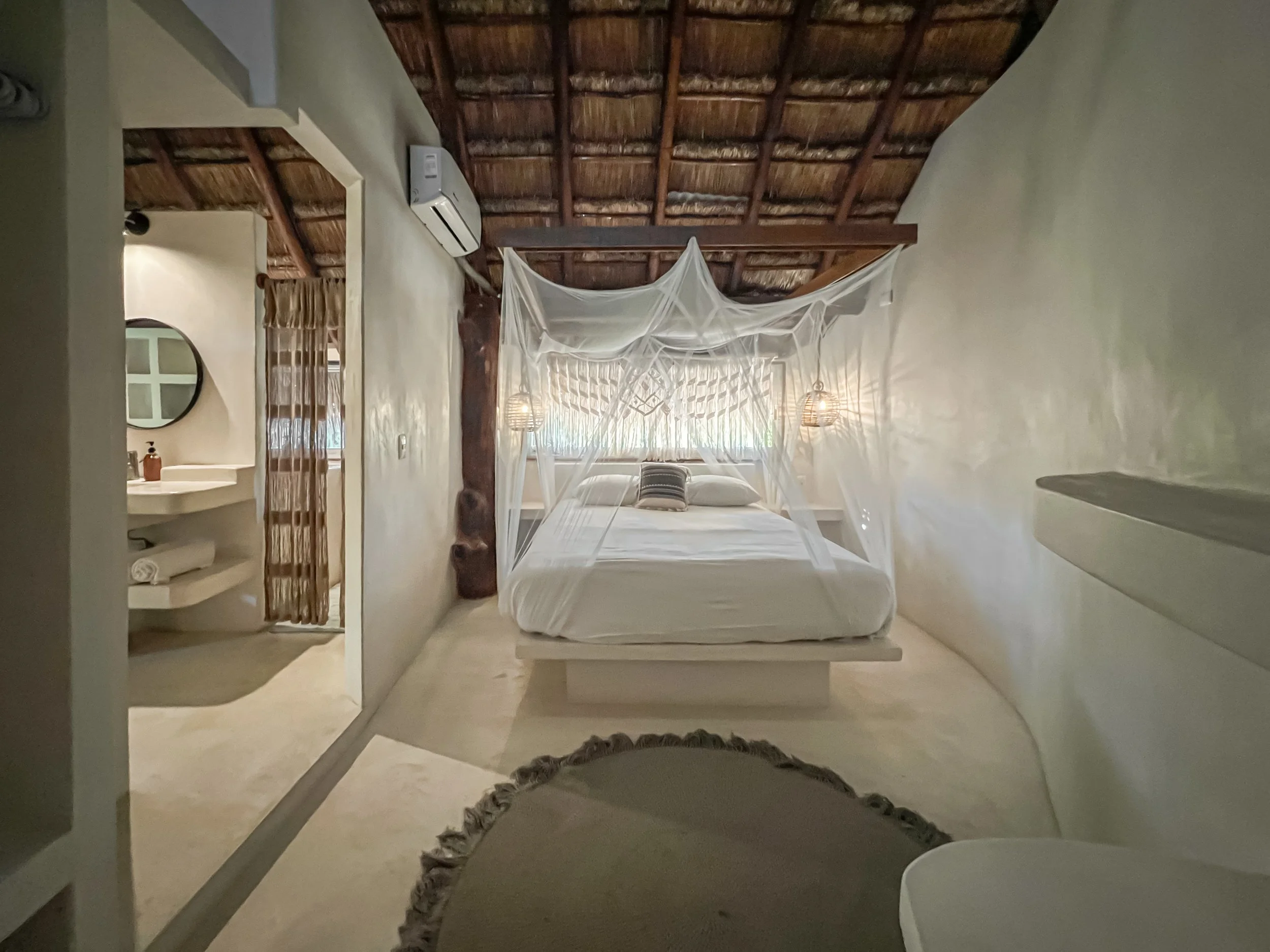 queen bed-bathroom.jpeg