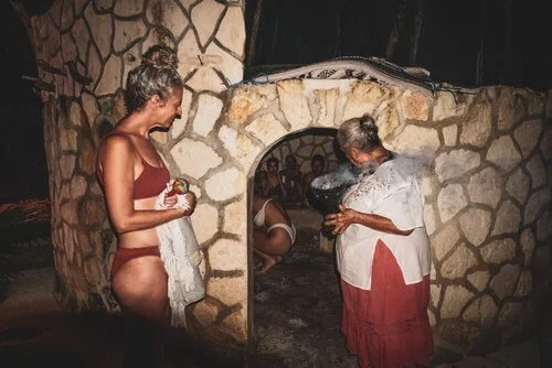 Mayan+Temazcal,+in+hosting+the+retreat.