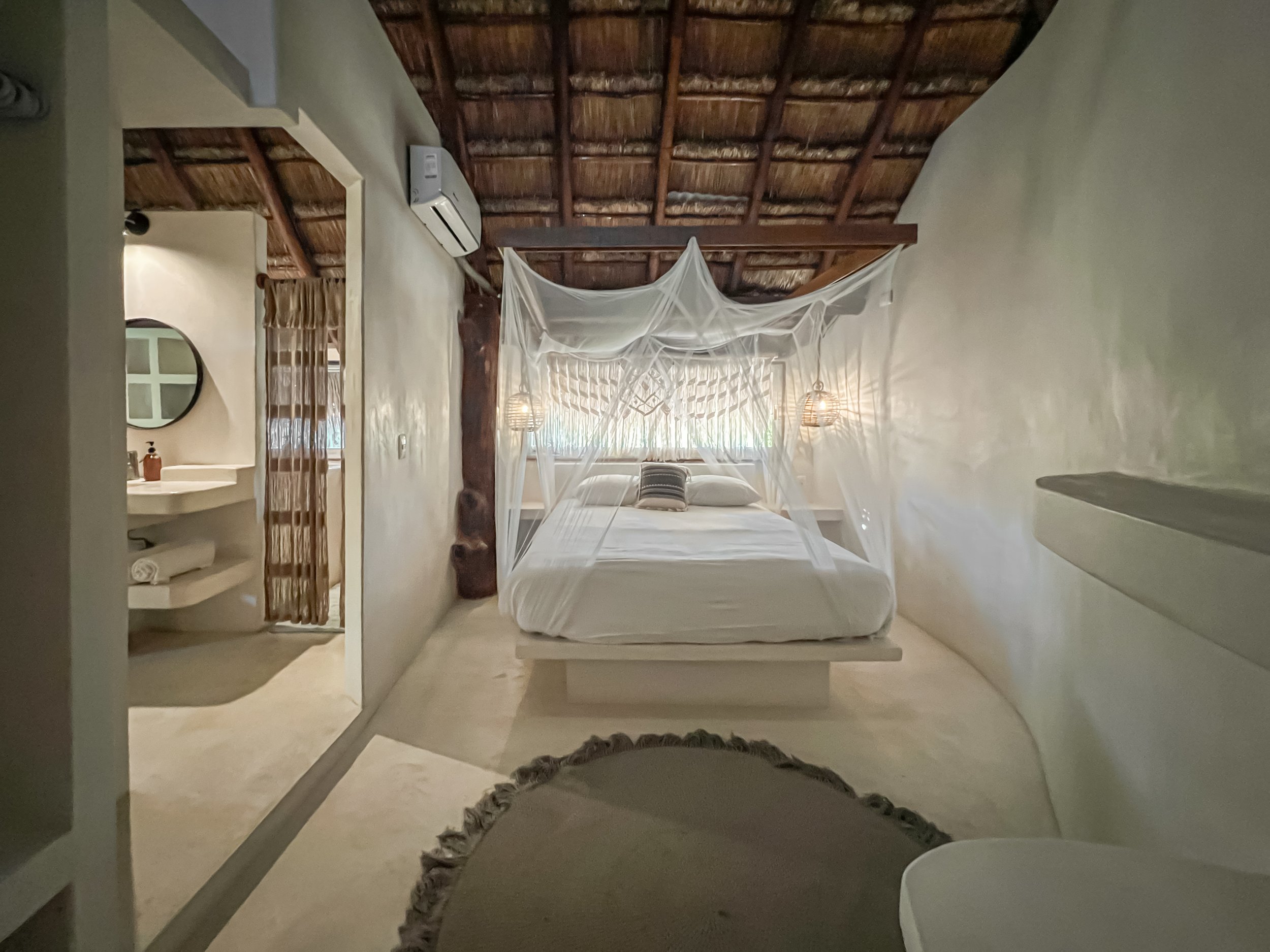 queen bed-bathroom (1).jpeg