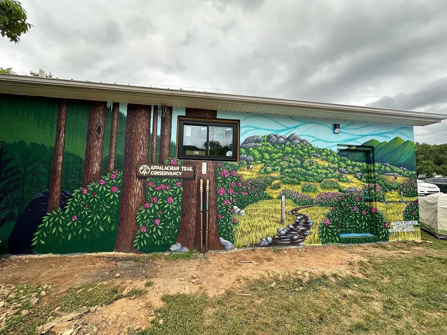 Trail Days was fun!!!

Got to see so many of our trail friends we'd lost track of. Got to visit with the vendors of our gear. Got to parade thru town. 

Loved it!