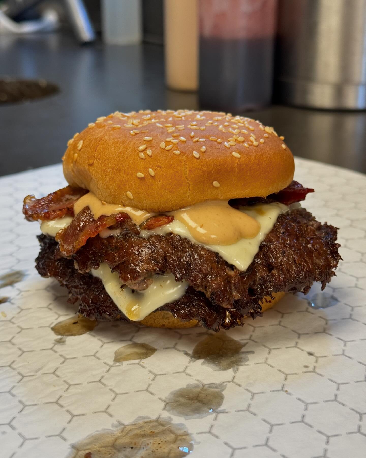 just a big ol&rsquo; burger waiting for you to come get it.

#friday #fridaythoughts #burger #burgerporn #burgerlover #burgertime #burgerlovers #burgerlife #burgerjoint #burgergram #burgers #burgershack #burgersandfries #burgersofinstagram #burgers🍔
