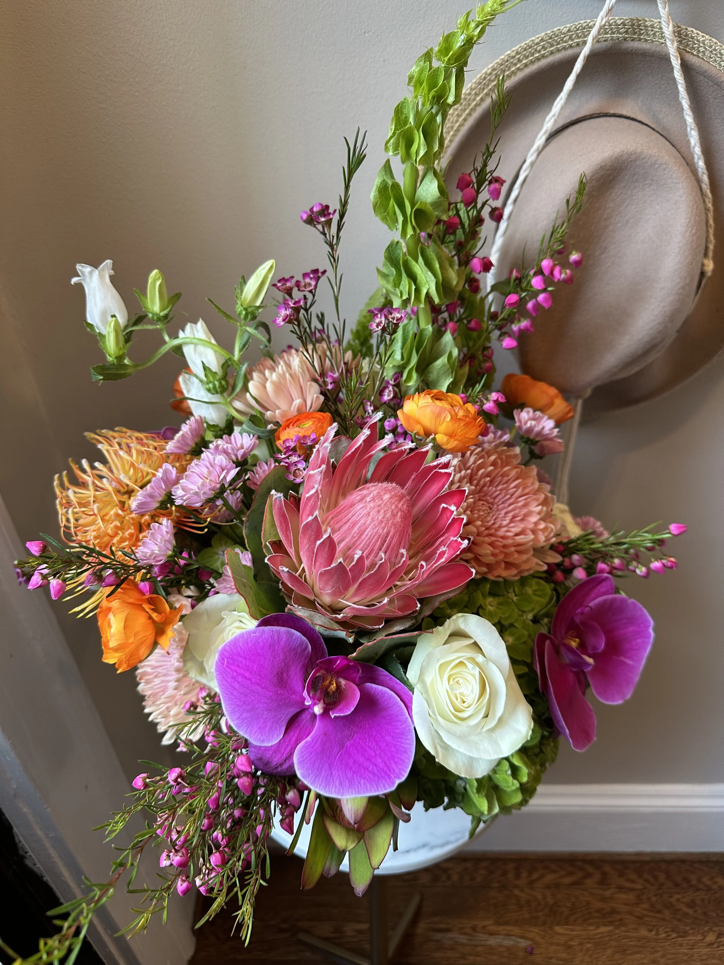 Event florist, Longmeadow MA, Spring flowers. Dee’s Floral Design in Longmeadow MA