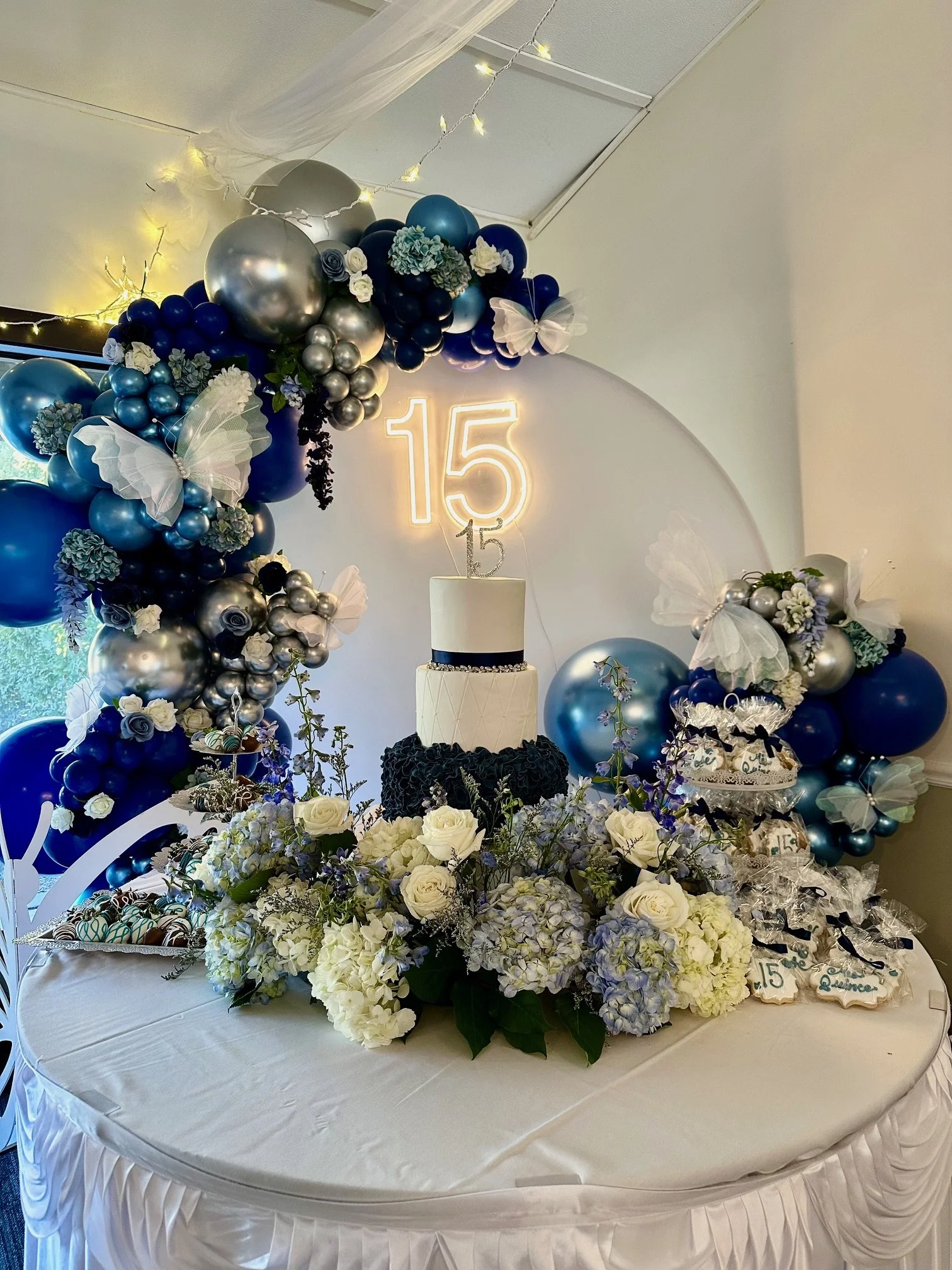 Event florist, cake flowers at Shaker Farm Country Club in Westfield, MA 