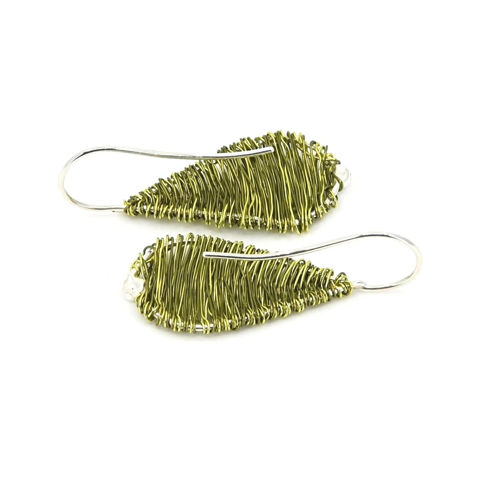 SmallGreenWovenLeafEarrings_2_2641.jpg
