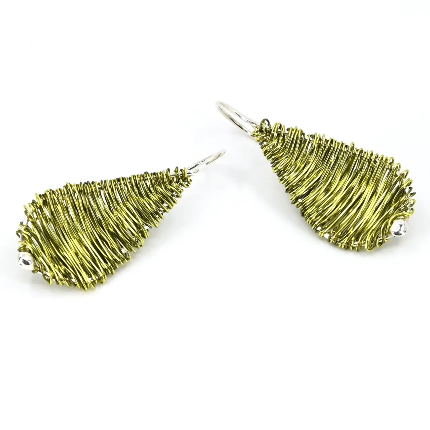 SmallGreenWovenLeafEarrings_2631.jpg