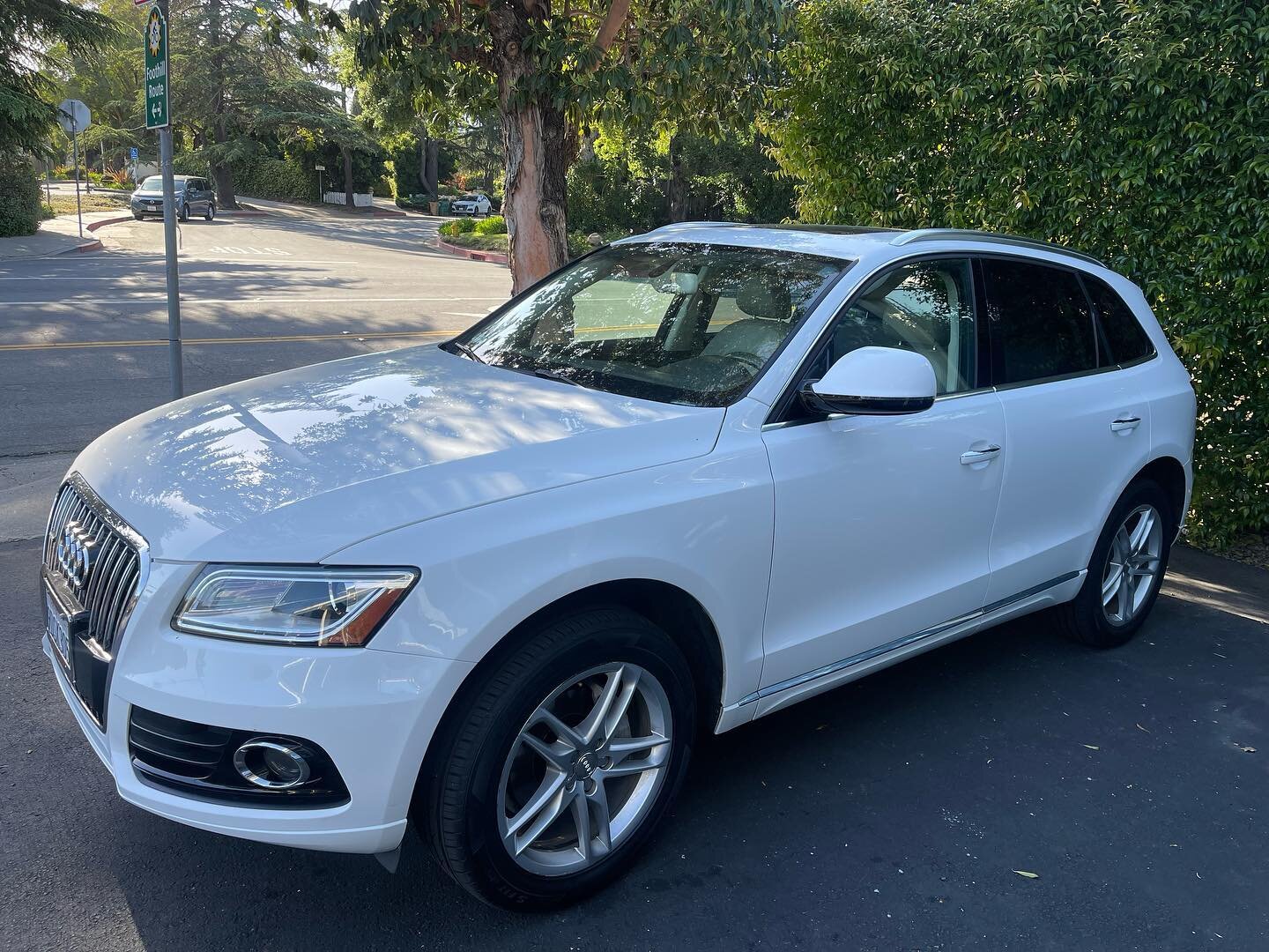2016 Audi Q5 with wireless Apple CarPlay/Android Auto and Back-up camera with dynamic lines integrated into the factory screen!
.
.
.
#audi#carplay#androidauto#santabarbara