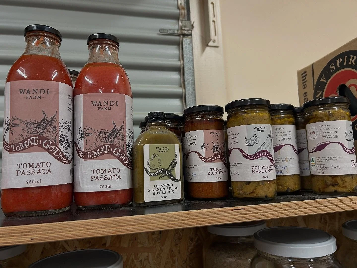 The co-op is open Saturday from 10-12 for all your delicious organic dry goods and liquids. 
Veggies be available between 10.30 and 11.30am - salads, microgreens, kale, leeks, radicchio, lettuce, spring garlic and more. We will also have vegetable se