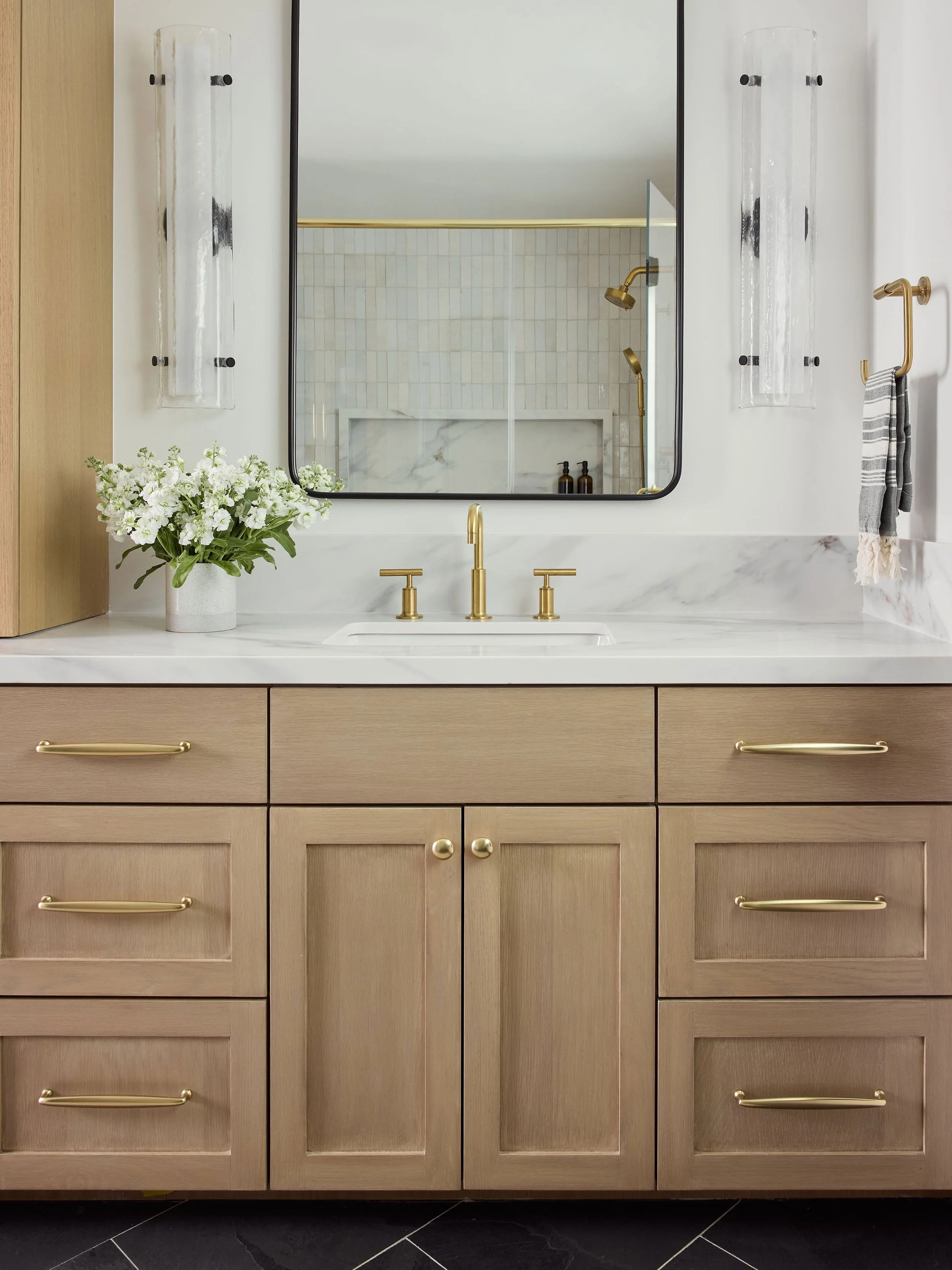 Always love the simplicity of white oak cabinetry, slate tile flooring and satin brass hardware ✨
