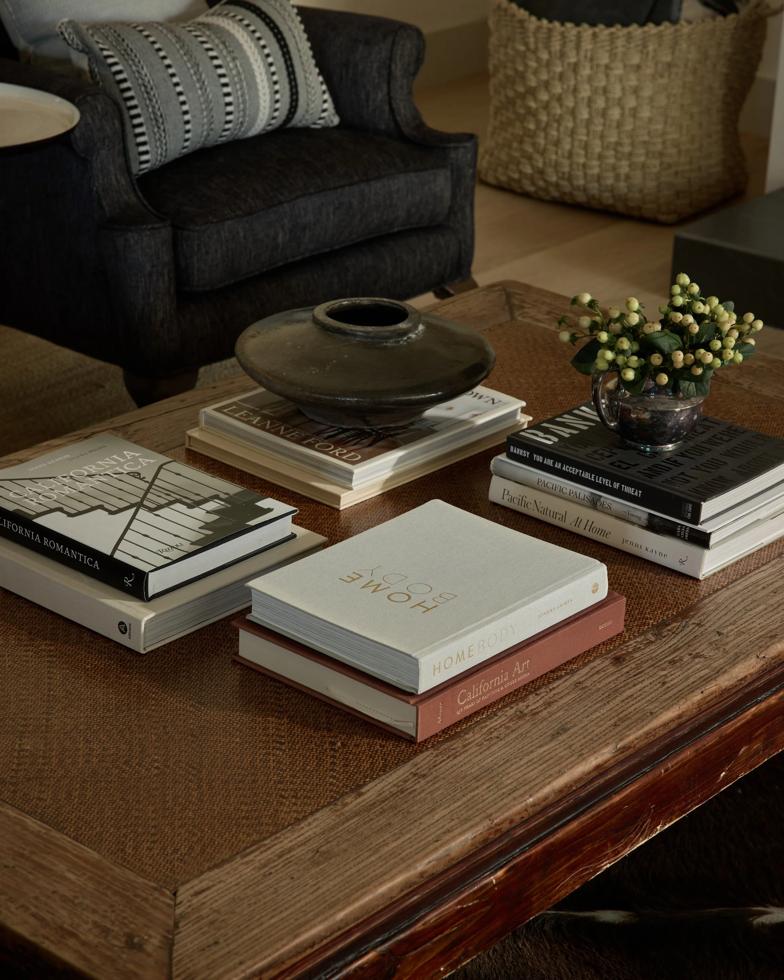 Love a books on the coffee table kind of moment 💗